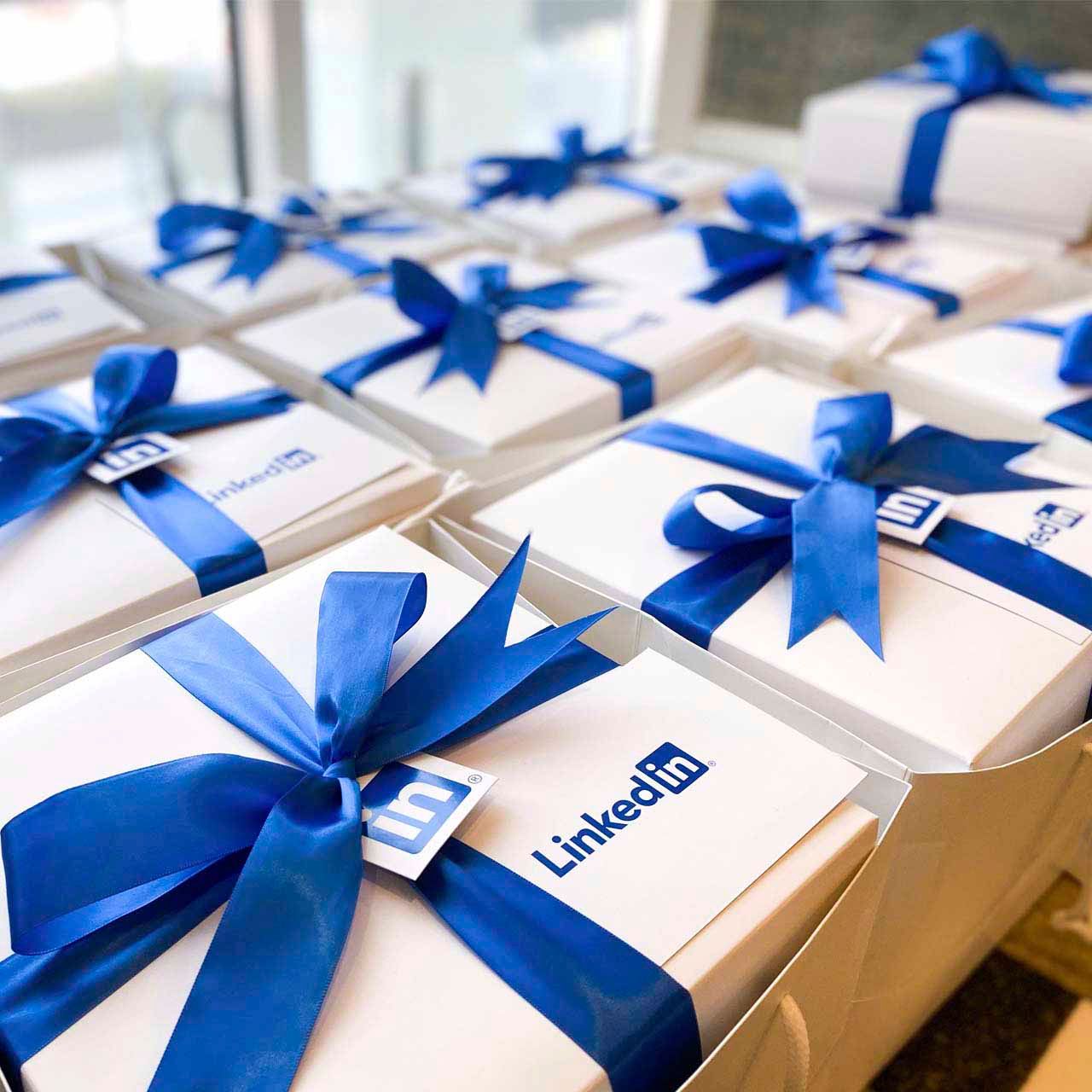 Fully branded corporate gift boxes UAE β customised with company logo and brand colours