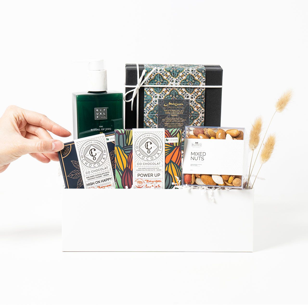 Bulk corporate gift boxes UAE β branded appreciation gifts for UAE businesses