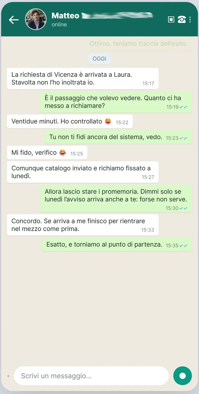 Conversazione WhatsApp col responsabile di un'azienda di forniture