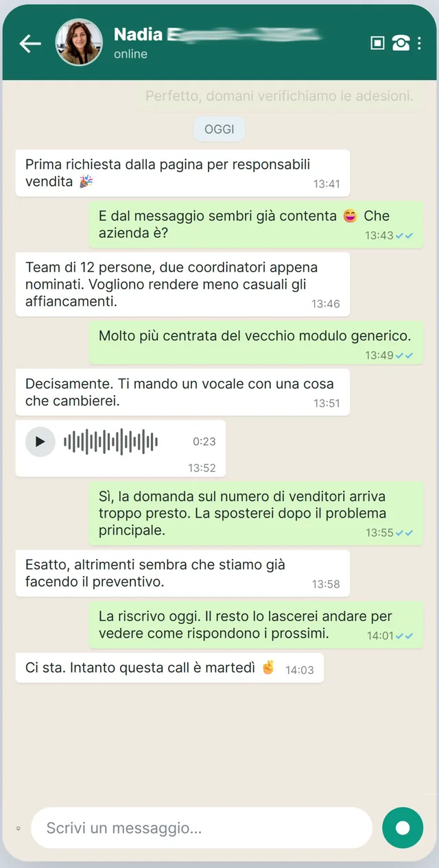Conversazione WhatsApp con la responsabile di una società di formazione