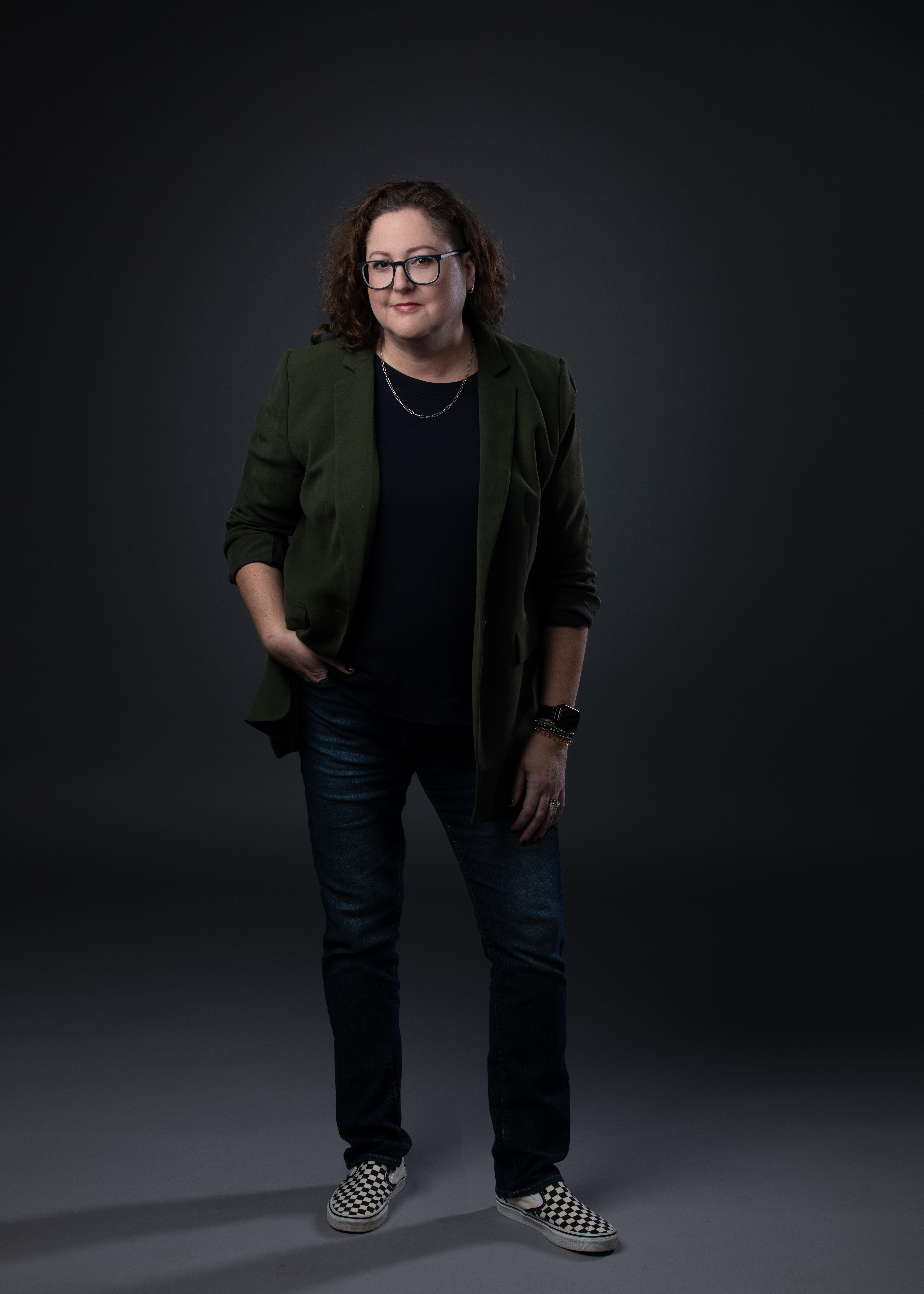 Teresa Kulupka — personal branding portrait, standing, full length