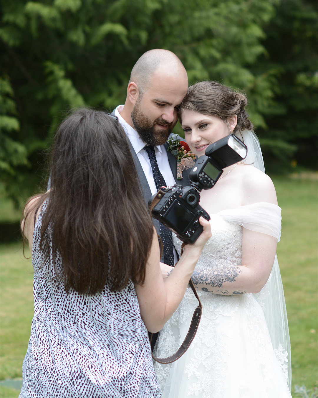 Profile picture of Adina holding her camera. 