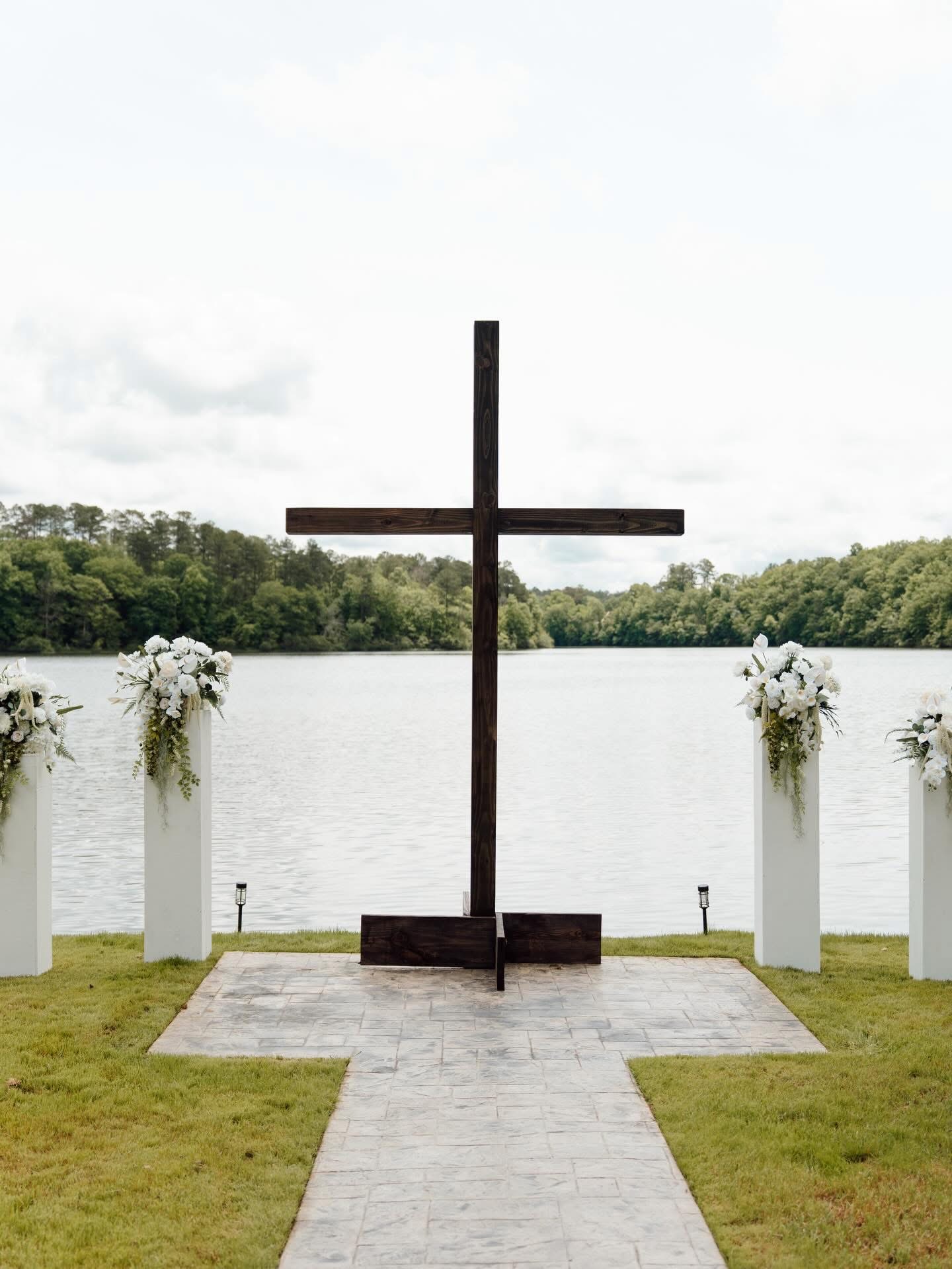 The ceremony area and dock at Lakeside Lodge