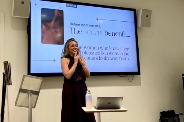 Lee-ann Cordingley delivering a workshop about Courtesan Energy to women's networking group