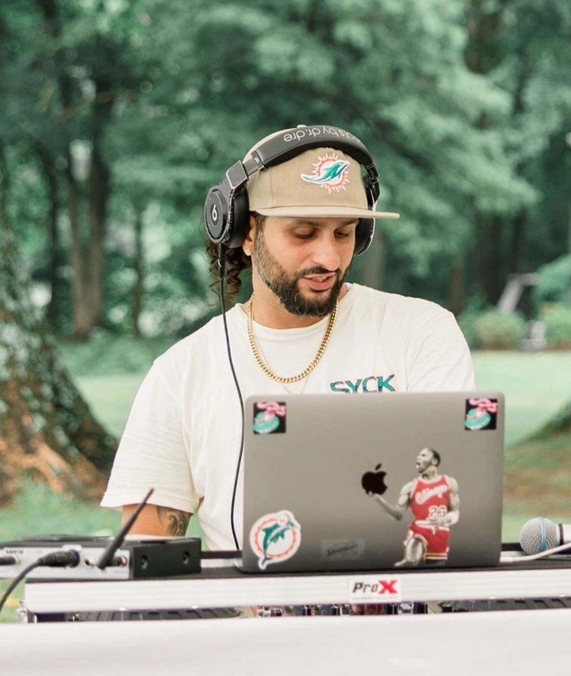 DJ Syck Turtle behind the decks