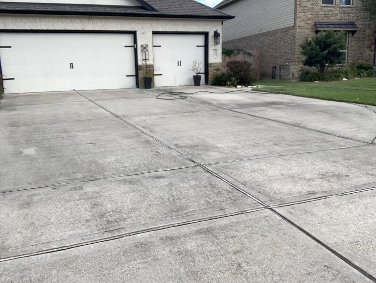 Professional driveway cleaning results in the Houston Bay Area