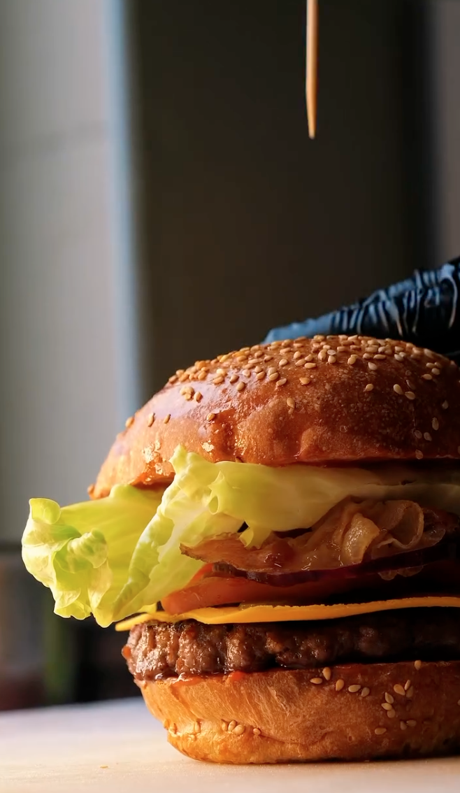Hamburger della Pergola con pane fatto dal locale