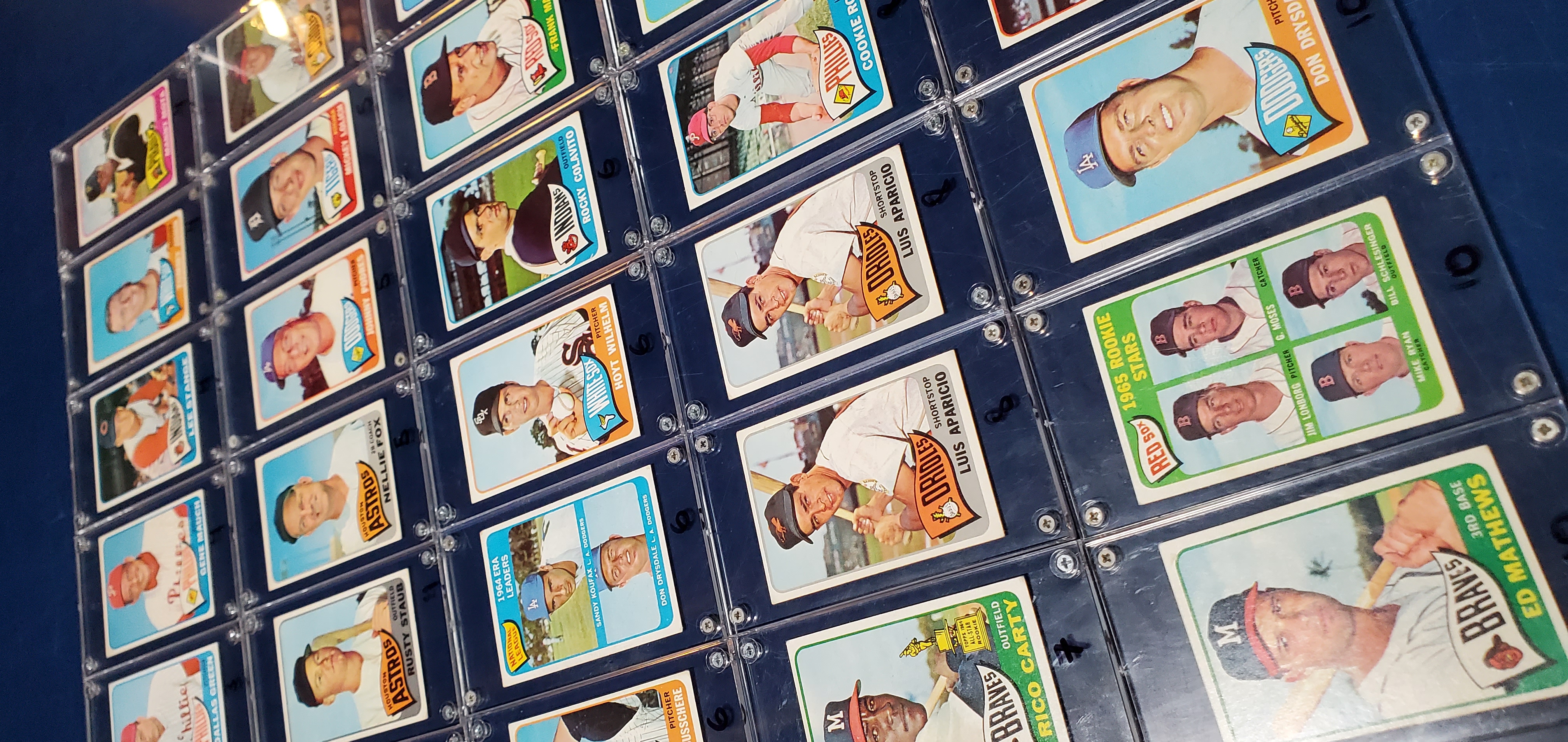 A lot of 1960s Topps baseball cards
