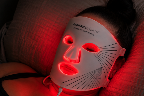 using red light therapy to reduce wrinkles and replenish damaged skin