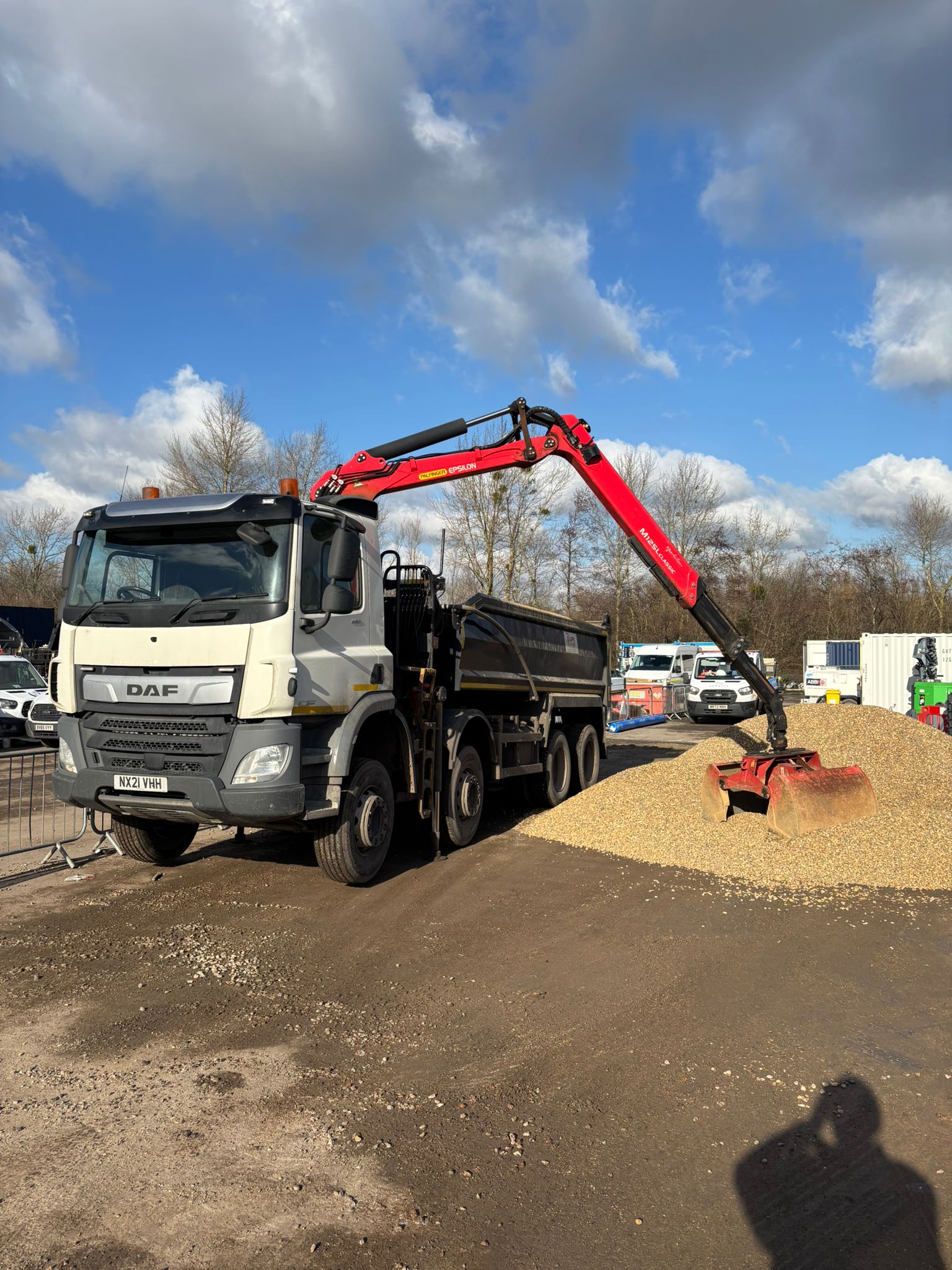 Grab lorry loading aggregates