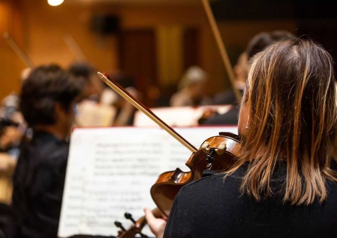 female violin player orchestra