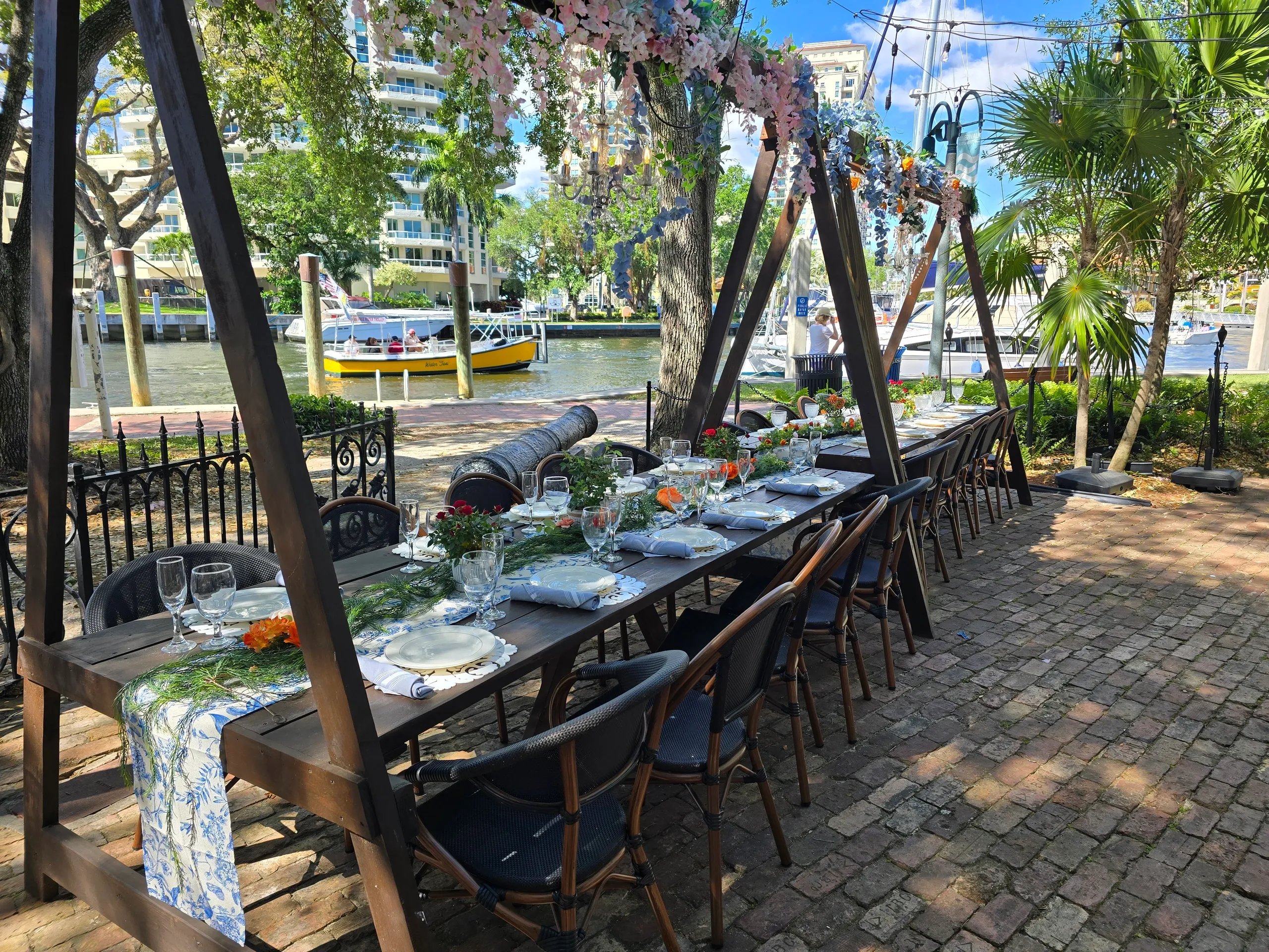 Dine @ the BIG TABLE