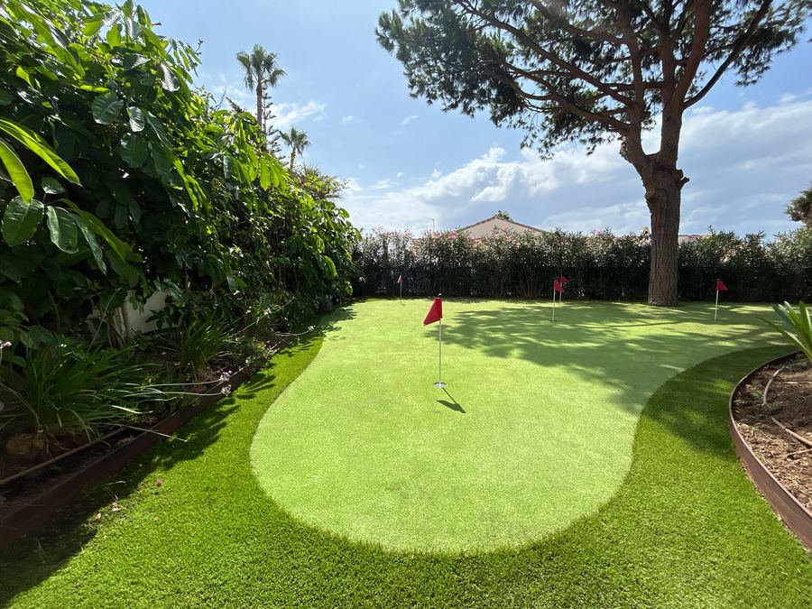 Green de golf con césped artificial