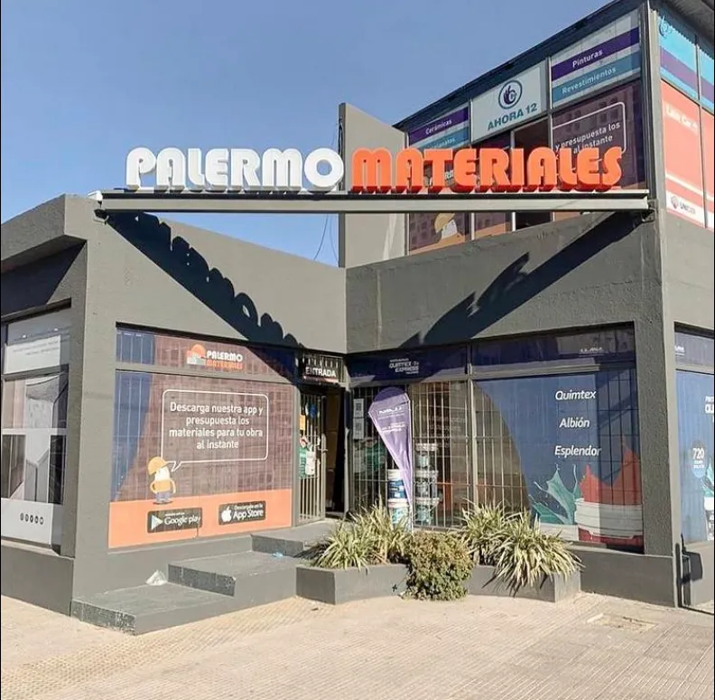 Frente del local de Palermo Materiales en Av. Juan B. Justo 1700, Palermo, CABA