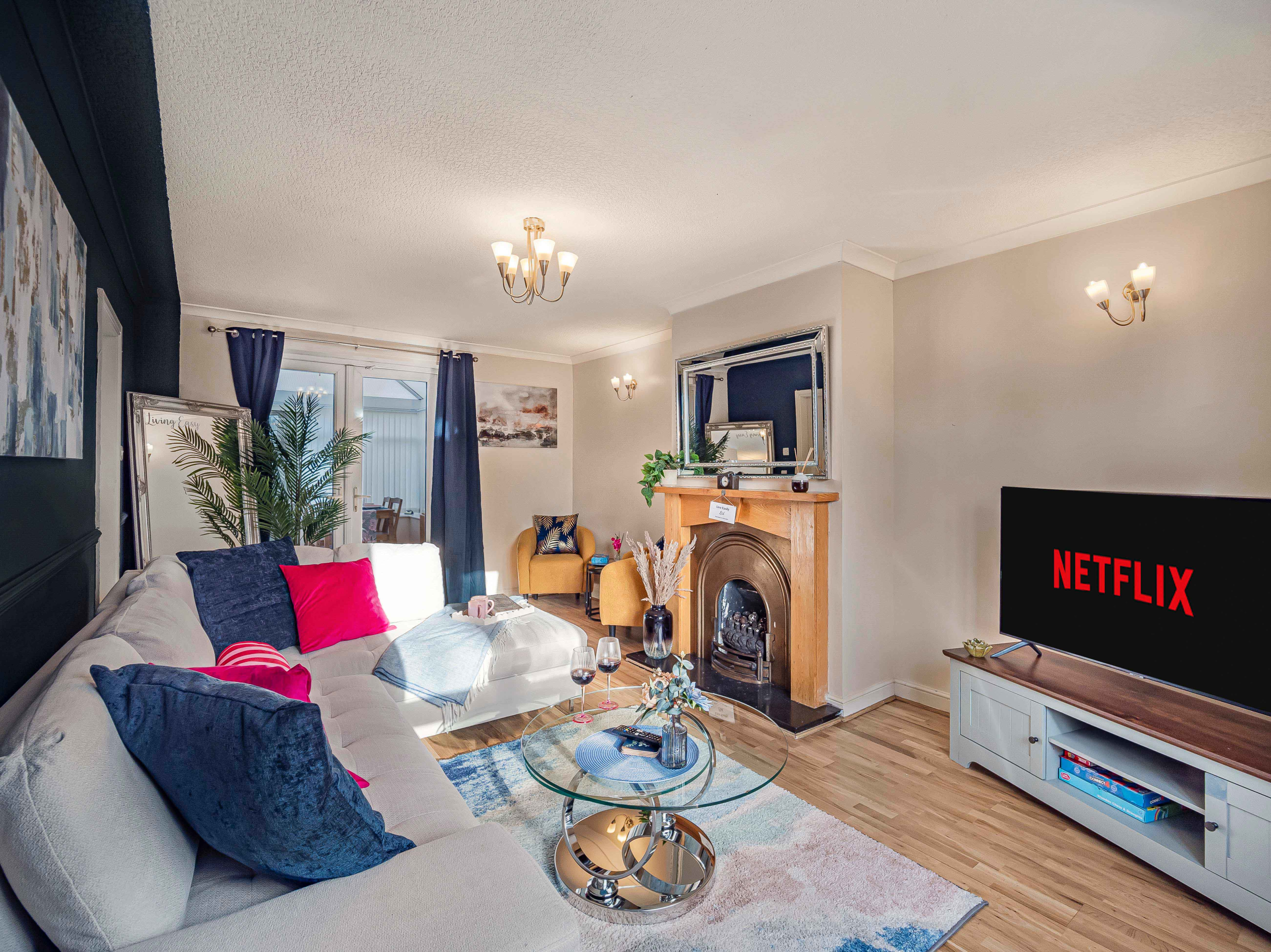 Manchester 3-bed end terrace - photo 4
