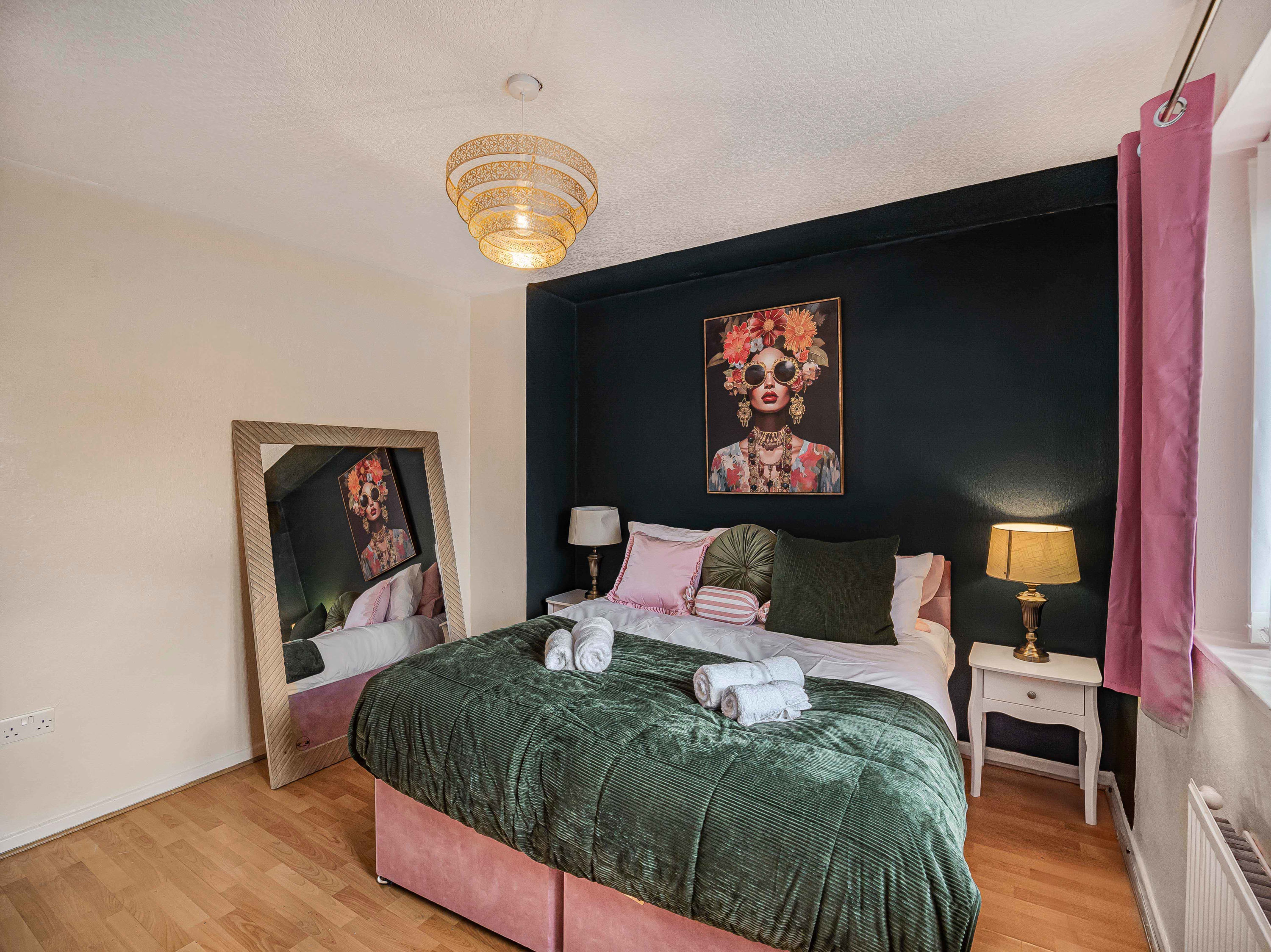 Manchester 3-bed end terrace - photo 3