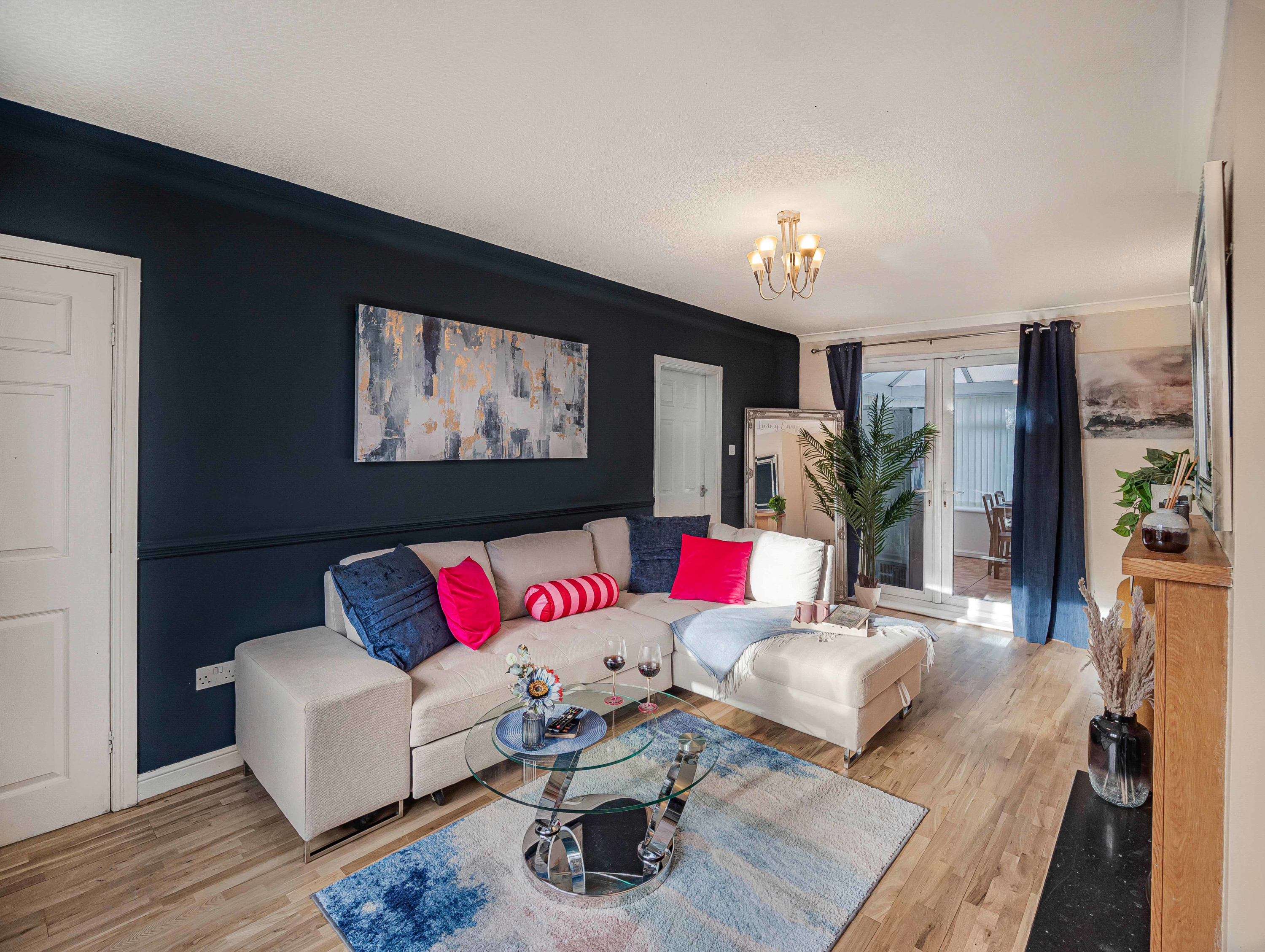Manchester 3-bed end terrace - photo 1