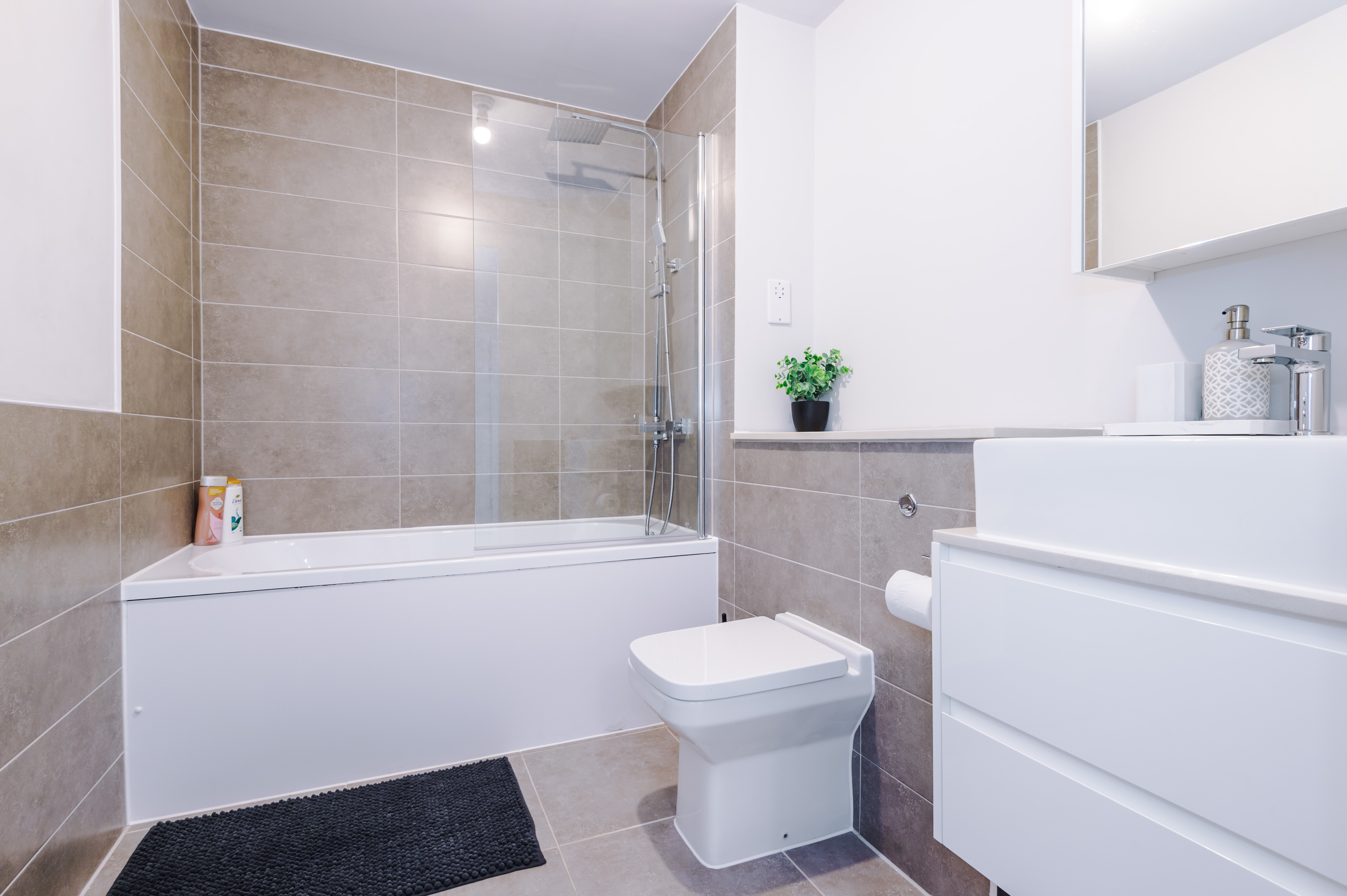 Neptune Place 1-bed apartment - photo 3