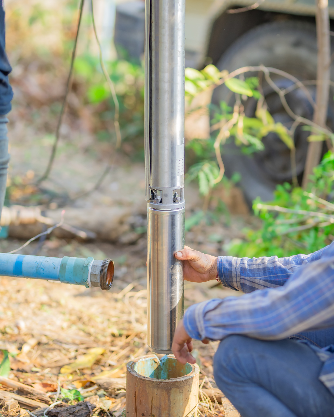 Submersible water well pump