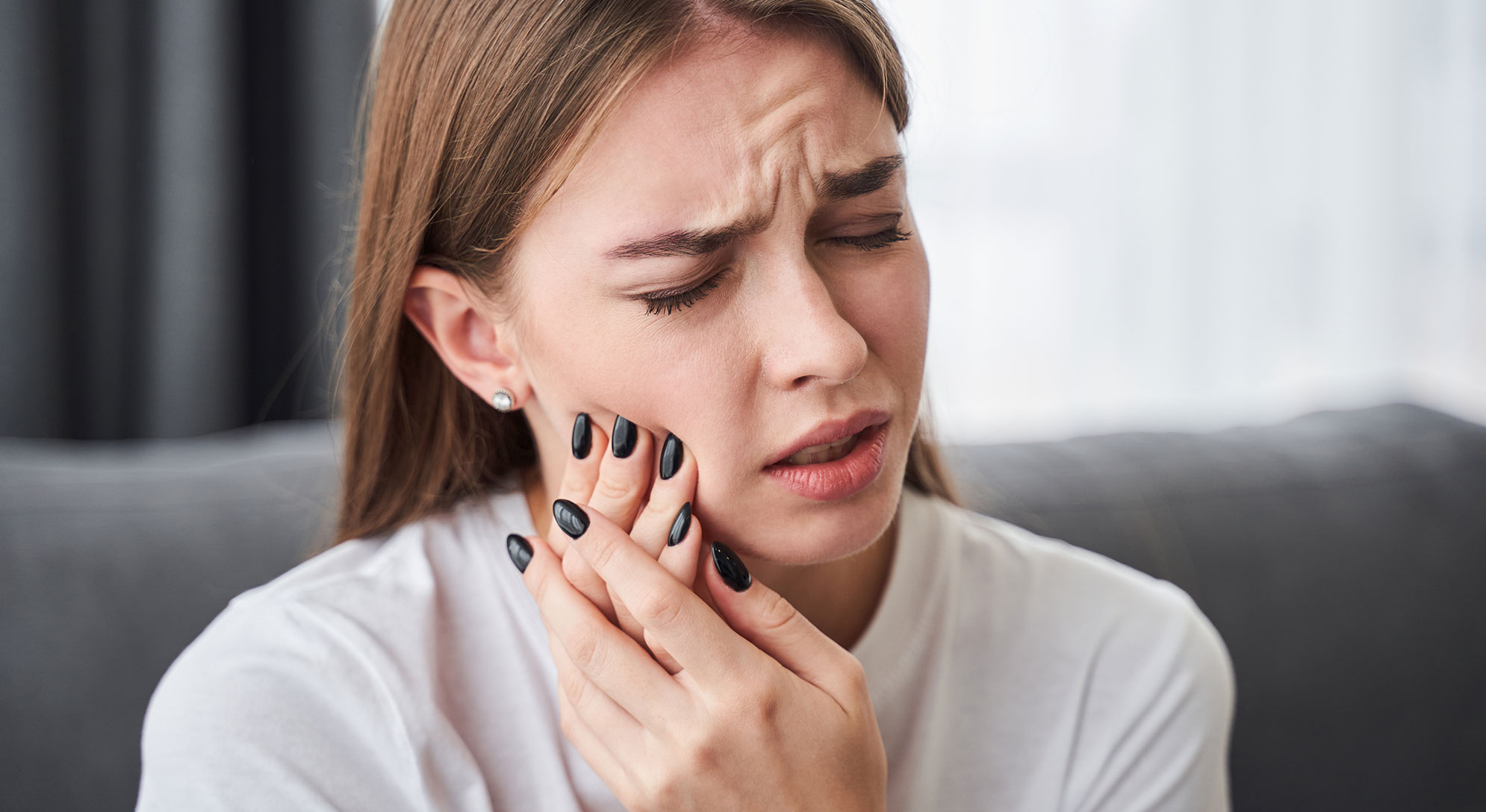 Woman with tooth pain