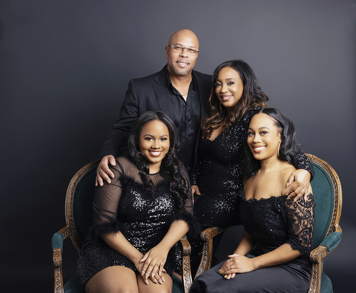 Holiday family portraits of LaTandra and her daughters in Franklin, Tennessee