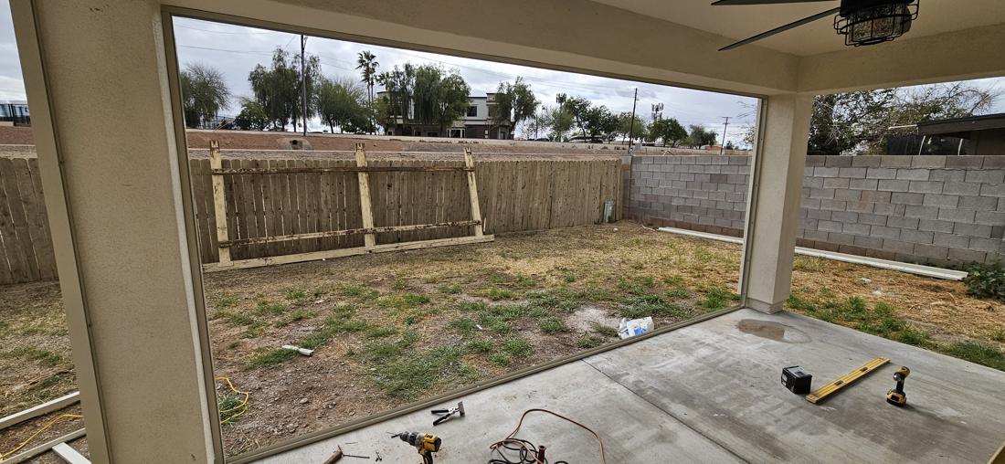 Open covered patio before the screen room