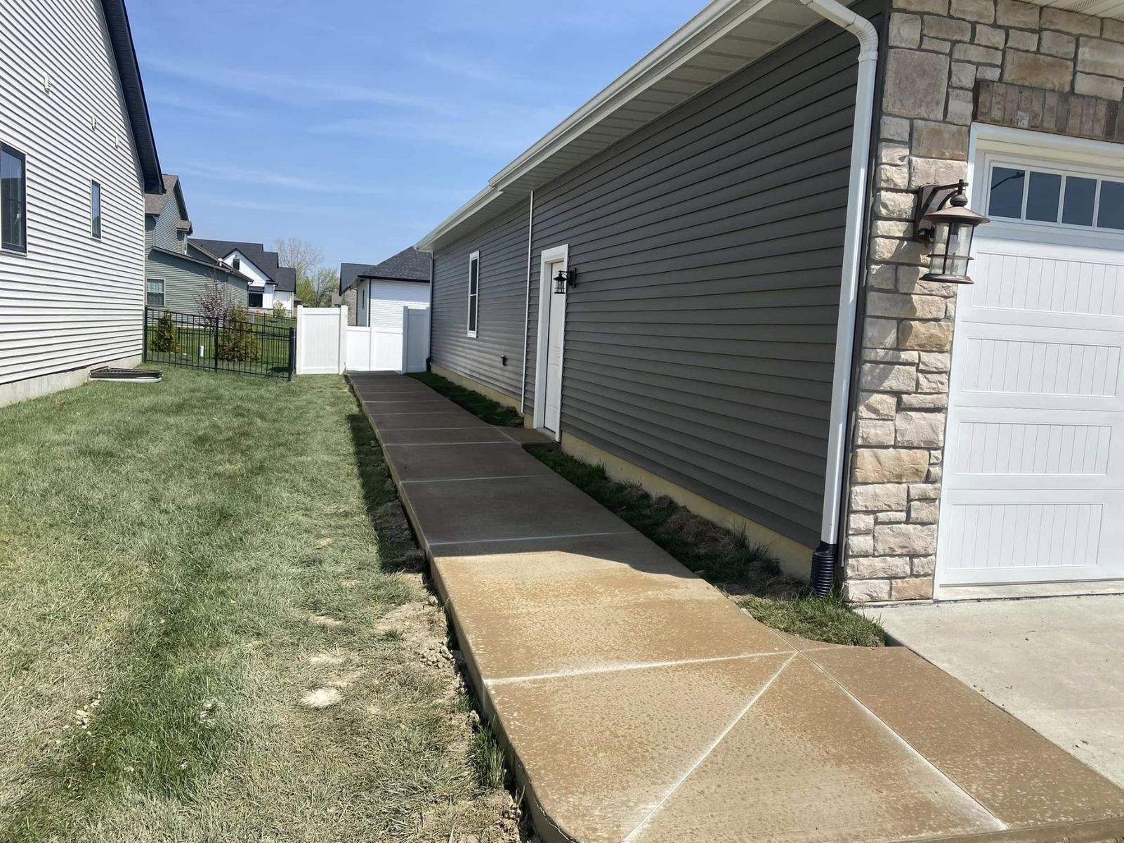Walkway edge and entry transition detail
