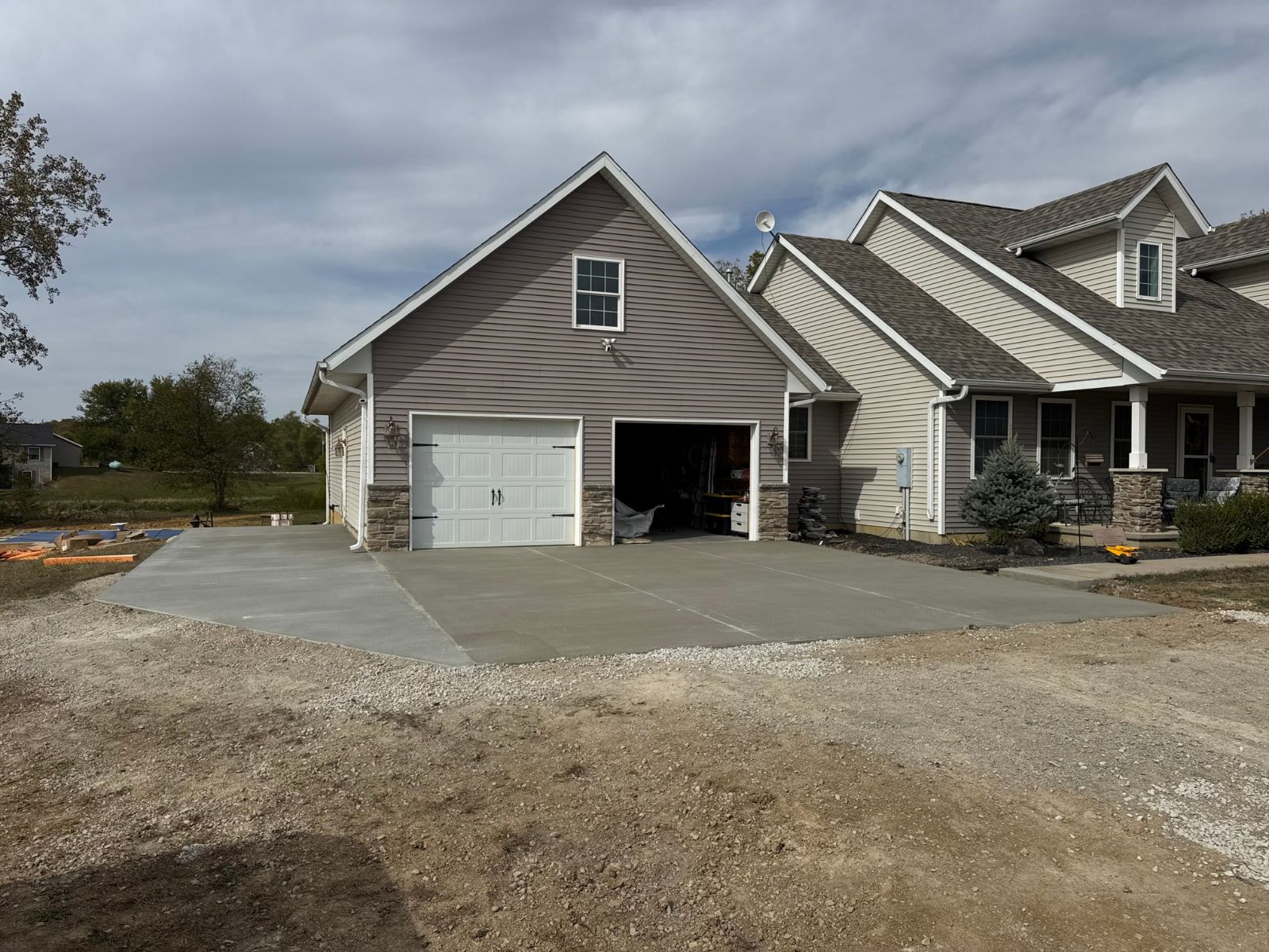Finished concrete driveway surface