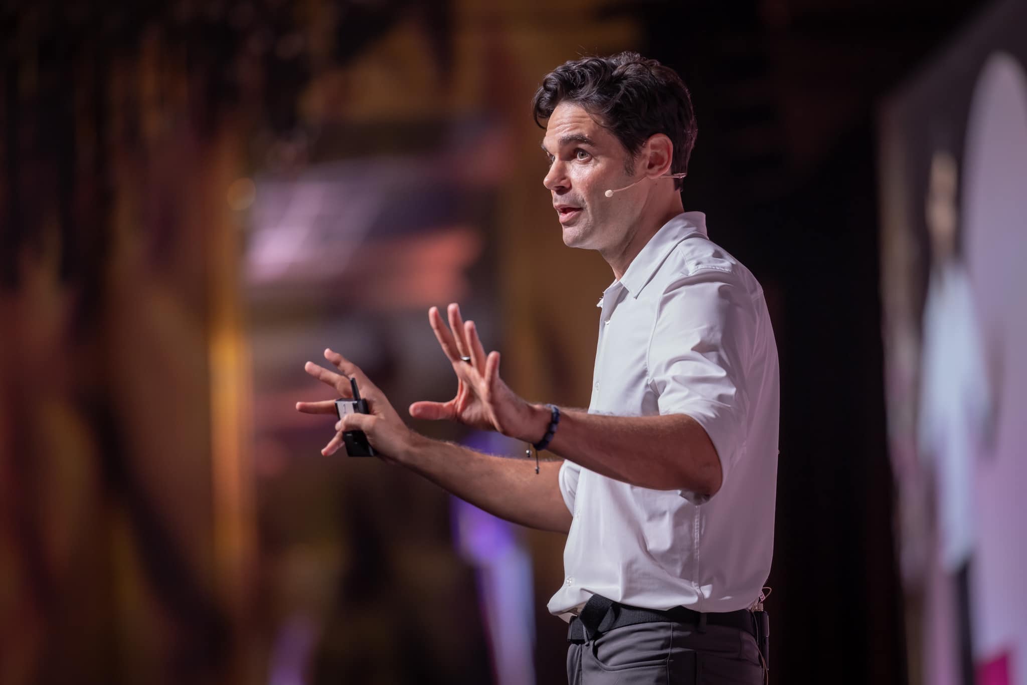 Eli Wilde speaking on stage