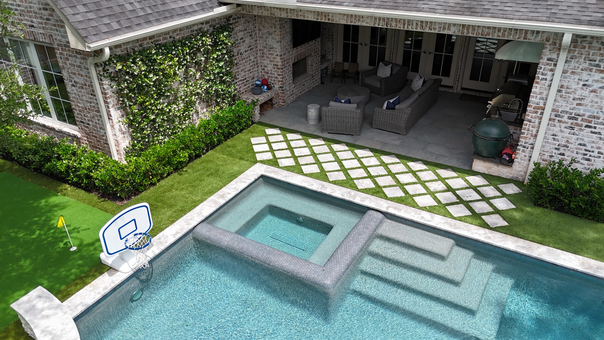 Custom pool design