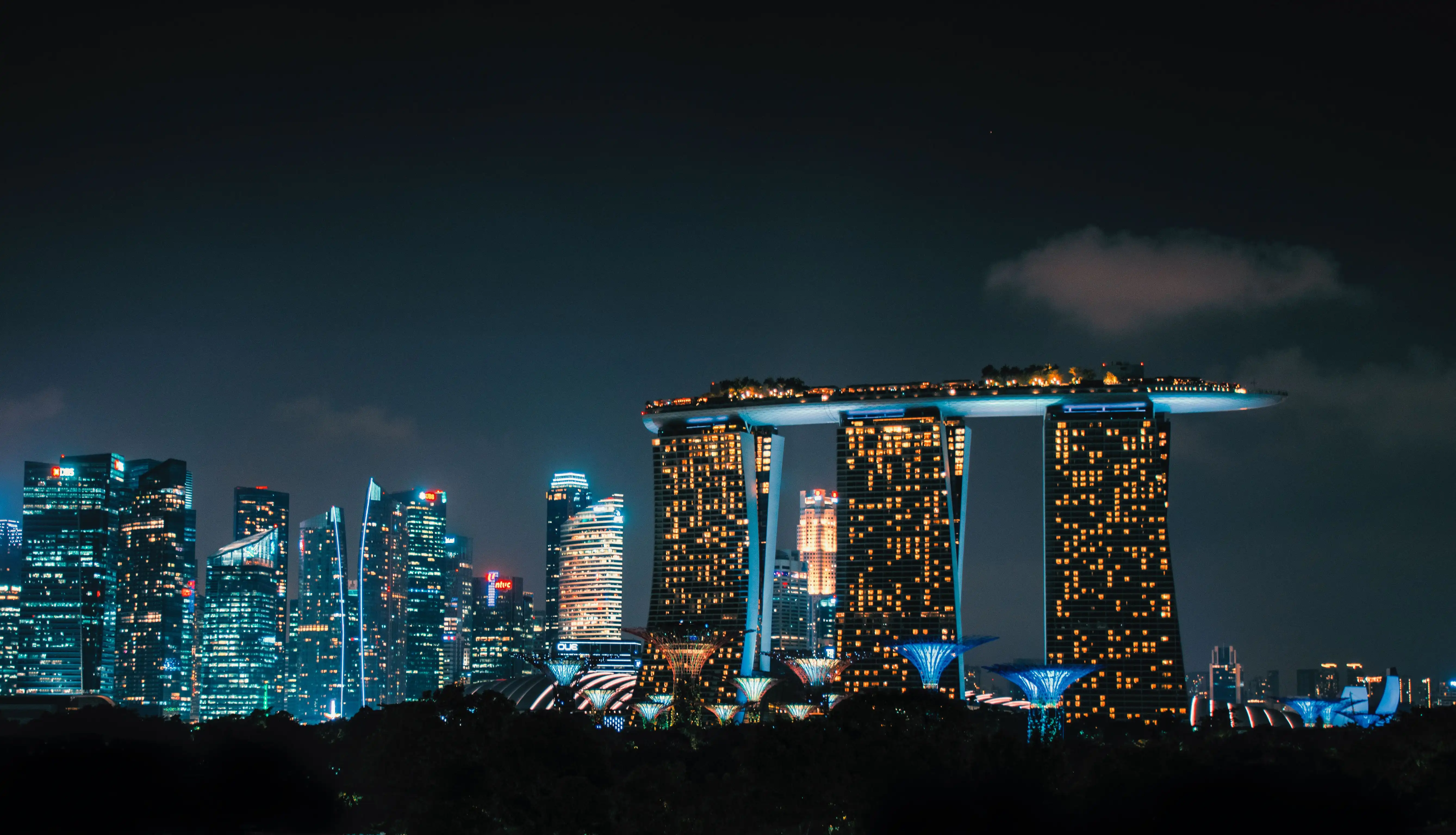 Singapore’s Marina Bay skyline at night