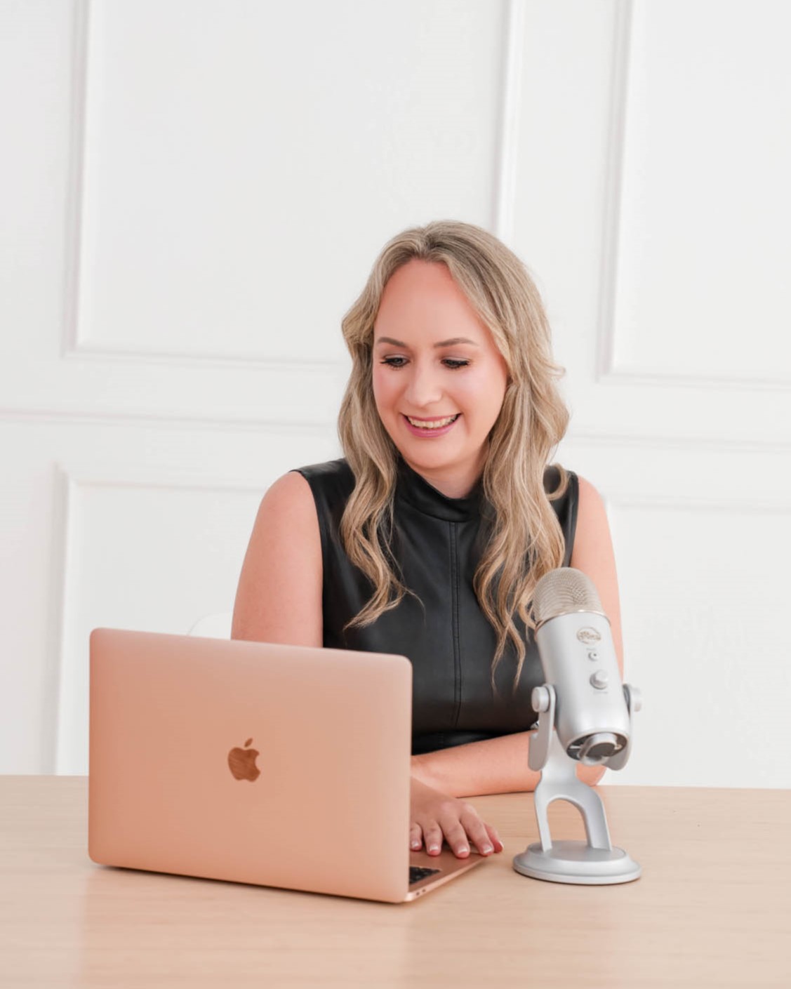 Leni Cavazos podcasting