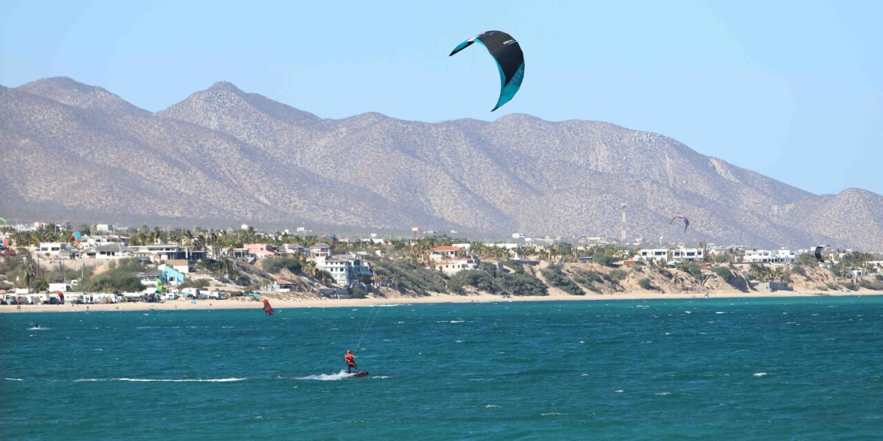 La Ventana bay with kiteboarders, El Sargento Baja California Sur — monthly rental costs for expats