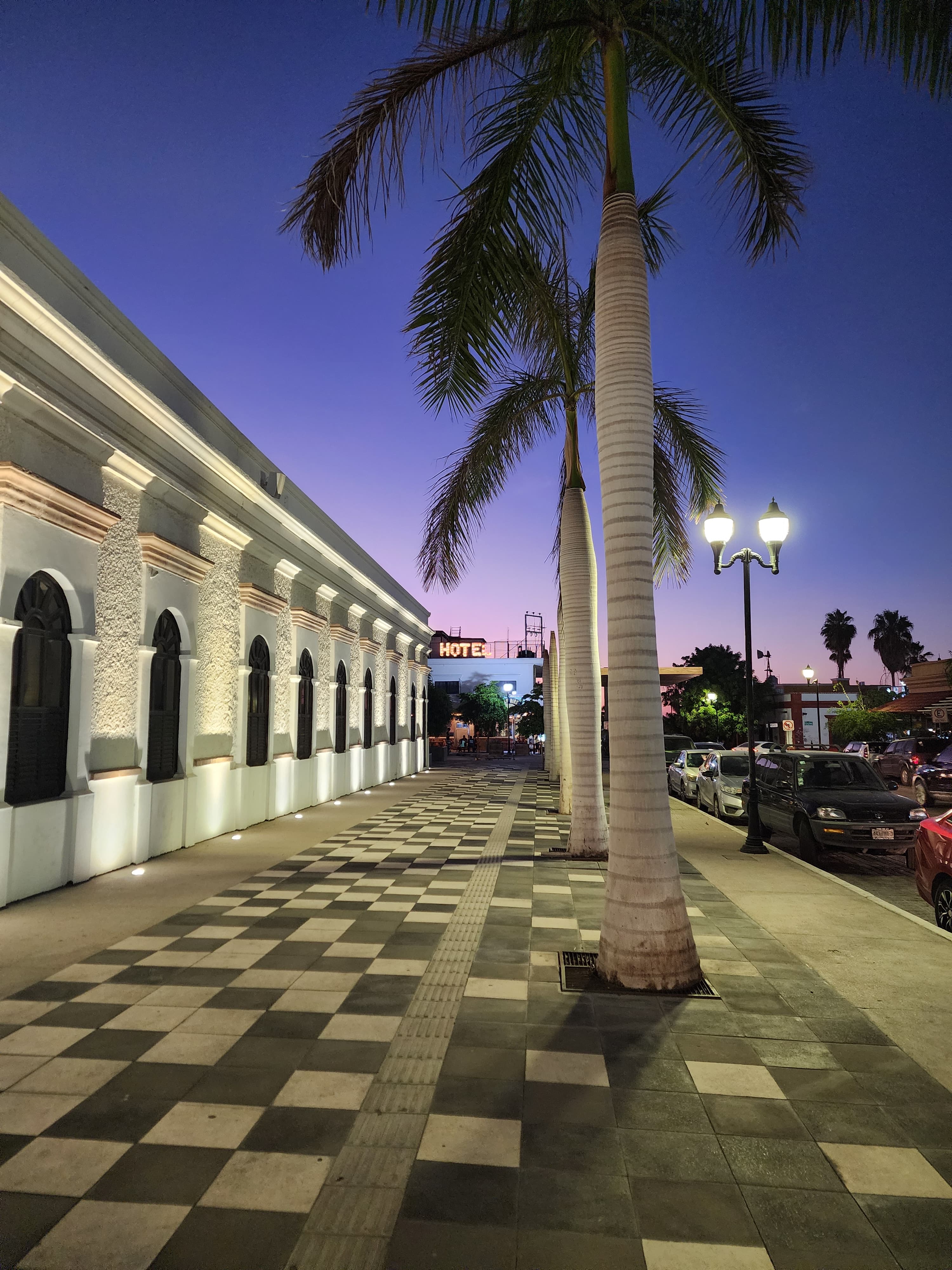 walking in La Paz at all hours of day