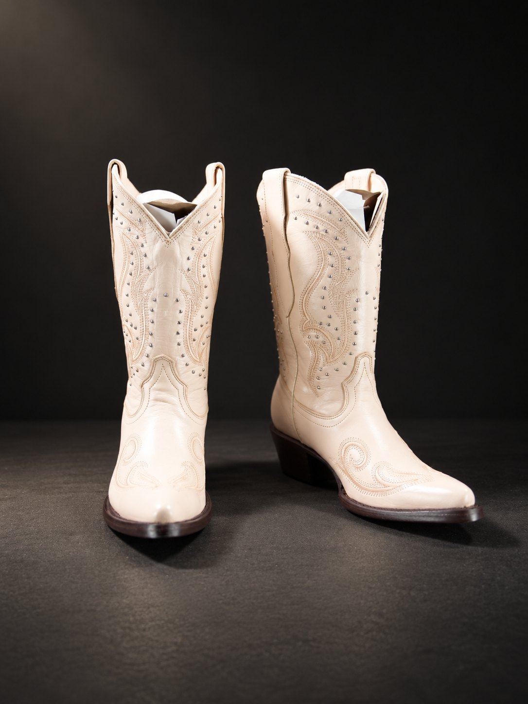 Bota alta blanca bordada