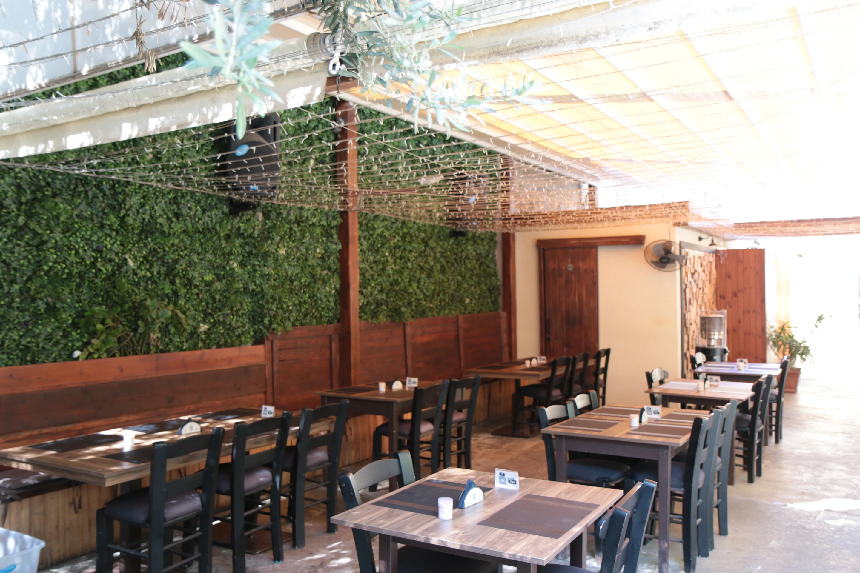 Dine 3.6.9 Interior Details