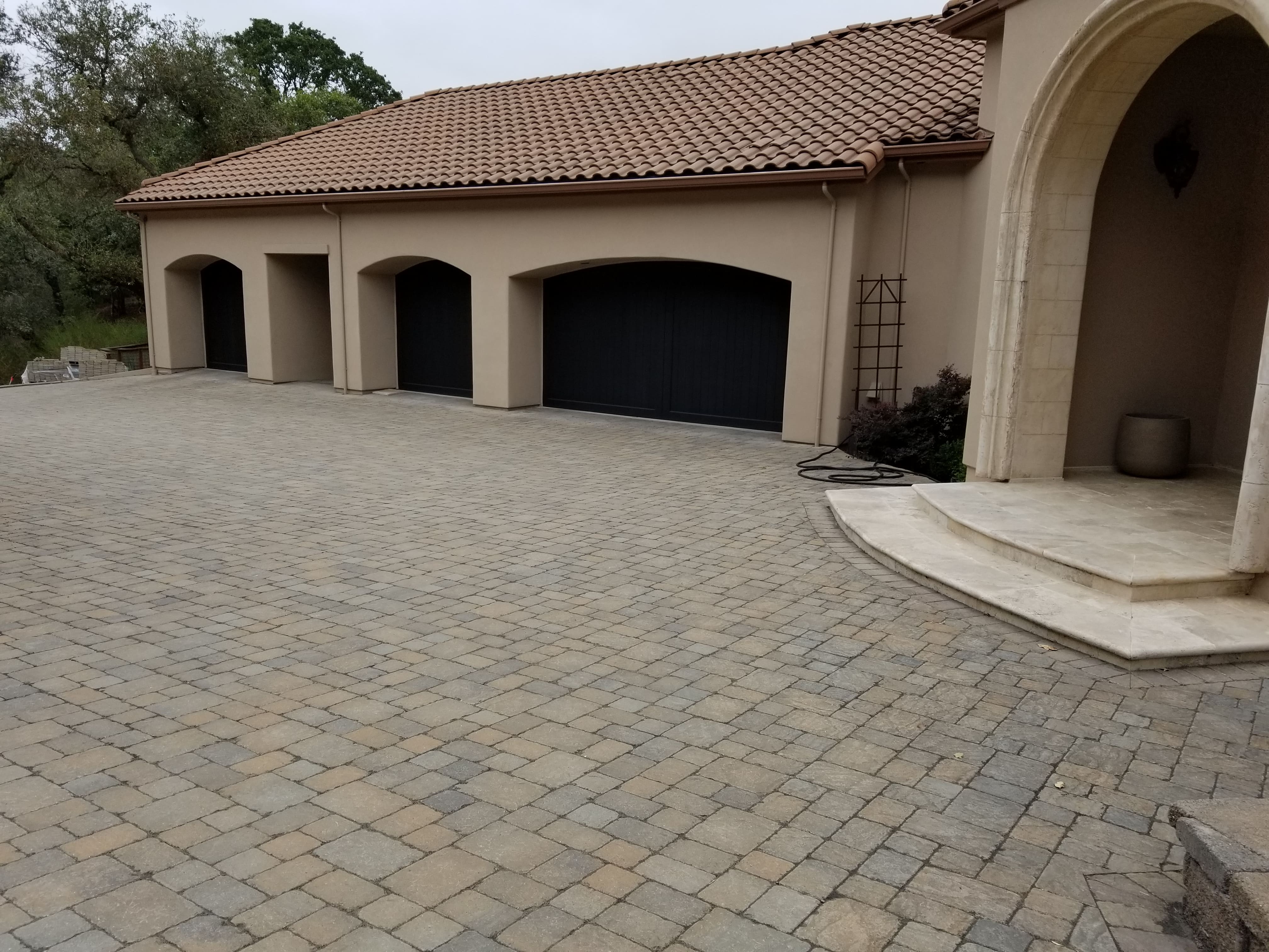 Retaining wall with paver steps and tiered garden landscaping - Paradise Building Materials project in the East Bay