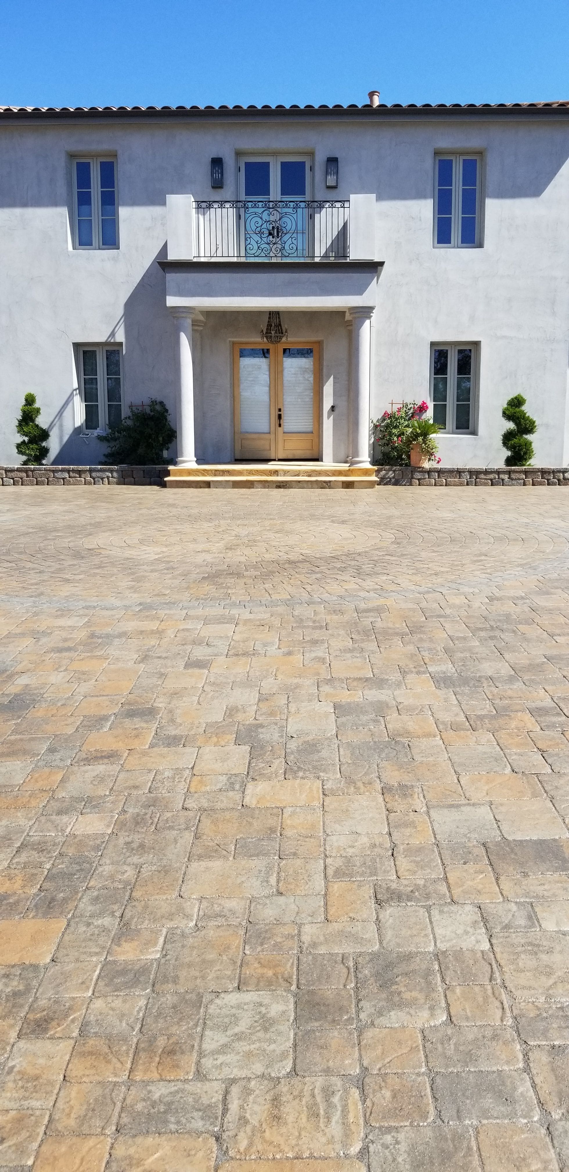 Paver courtyard and entryway at a residential home in Brentwood, CA - Paradise Building Materials