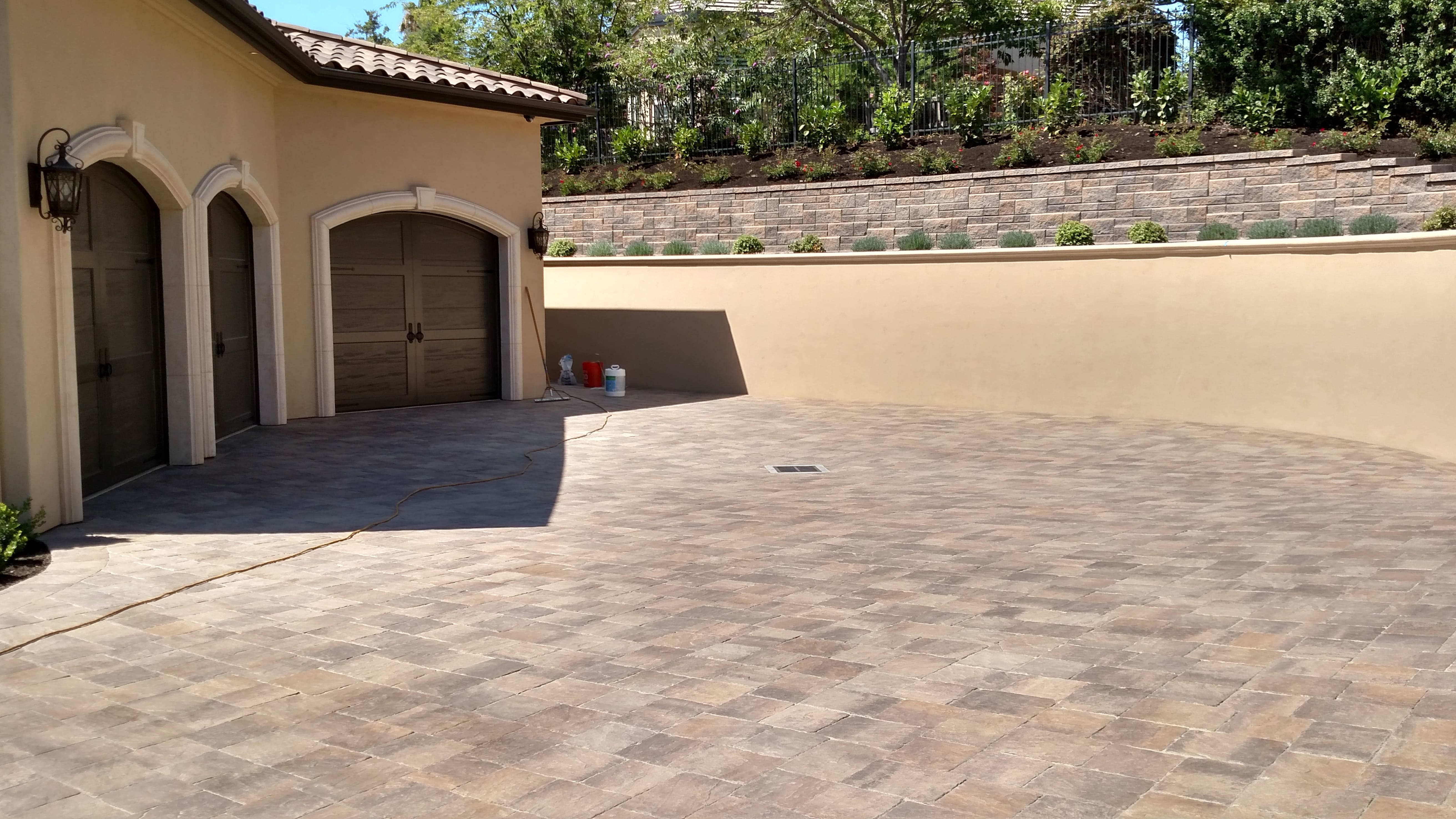 Retaining wall with paver patio and outdoor living space - landscape materials from Paradise Building Materials