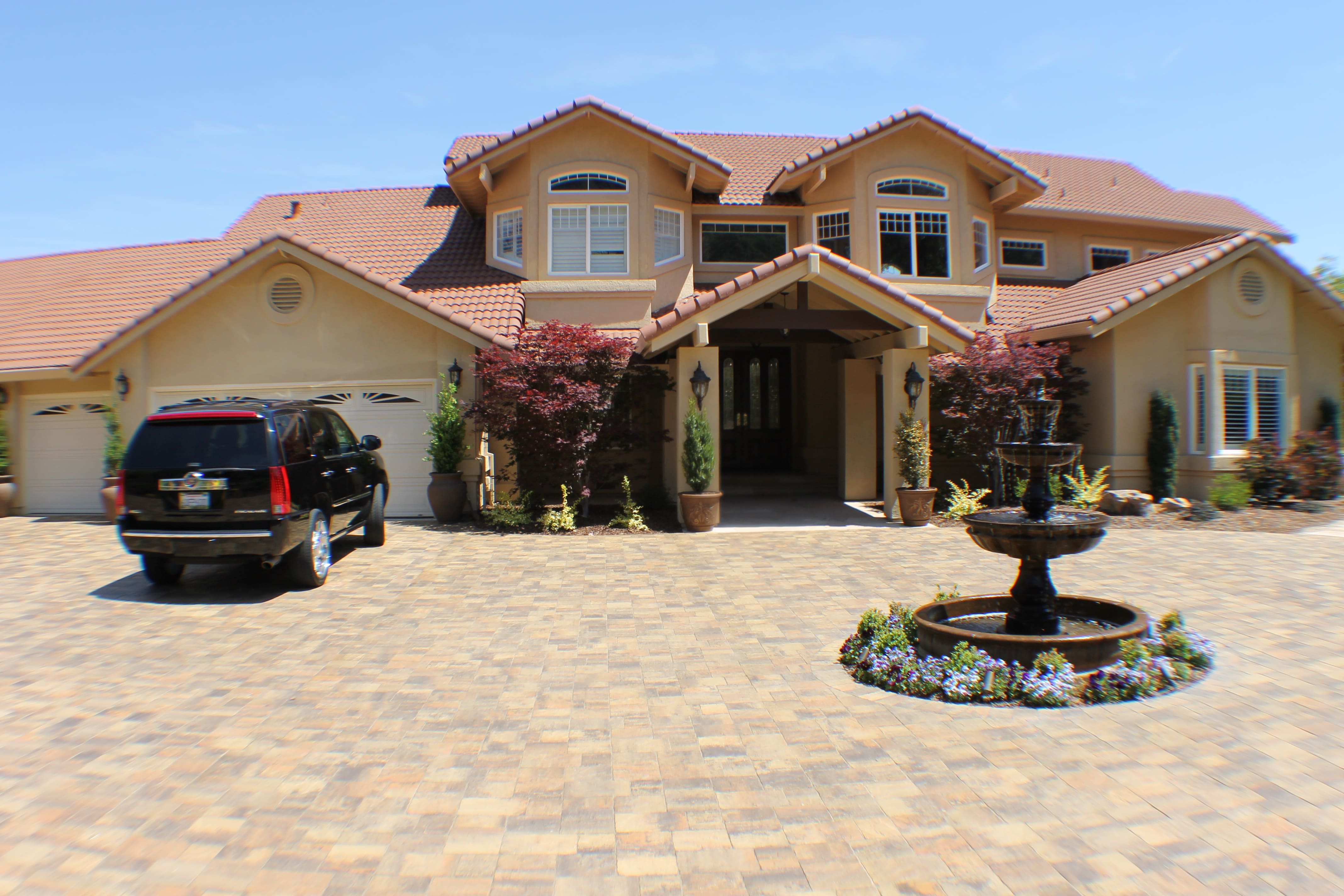Paver patio and retaining wall installation in the East Bay - hardscape materials from Paradise Building Materials