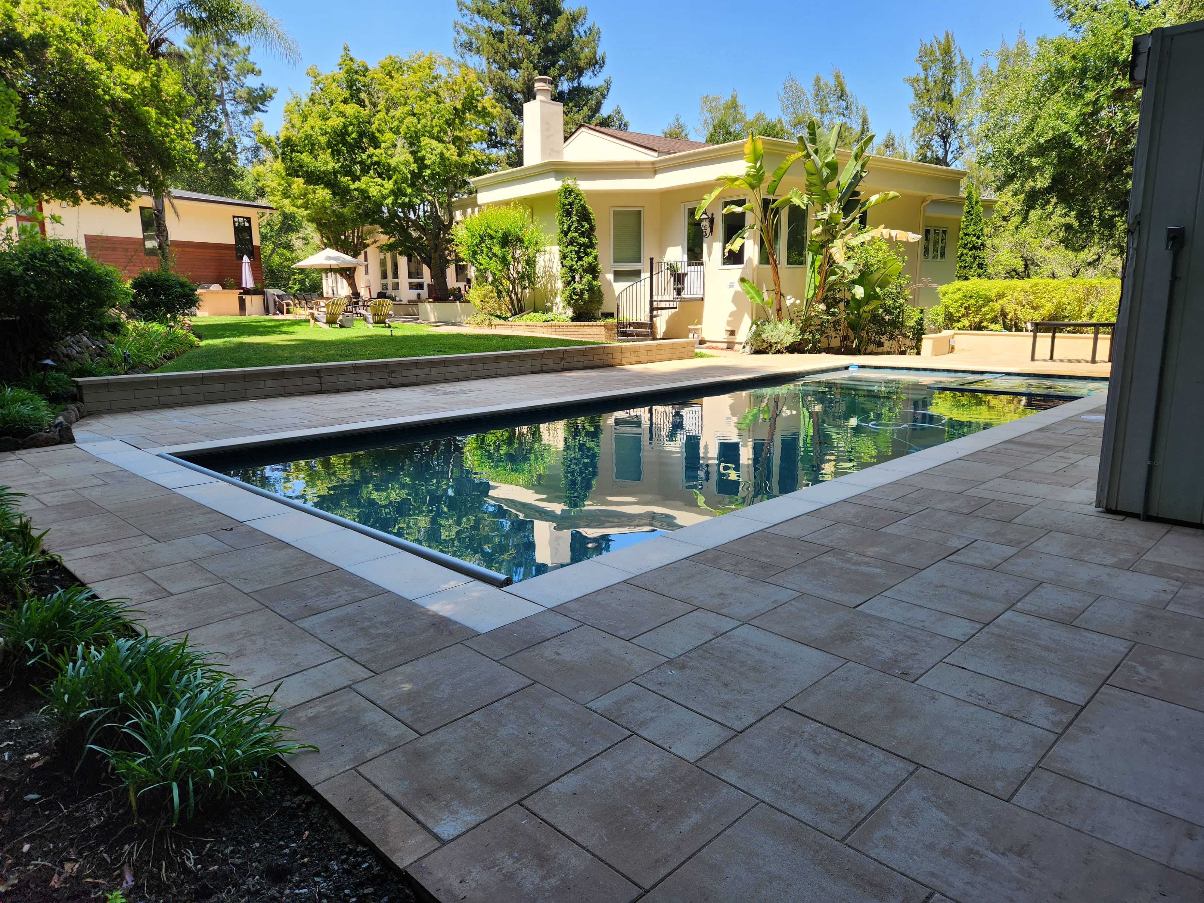Paver walkway and retaining wall installation at a residential home in the East Bay - Paradise Building Materials