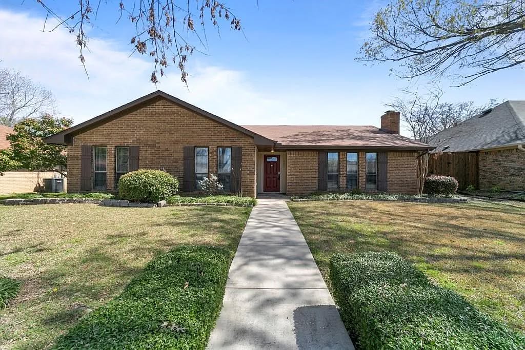 Boarded property purchased in Dallas&ndash;Fort Worth
