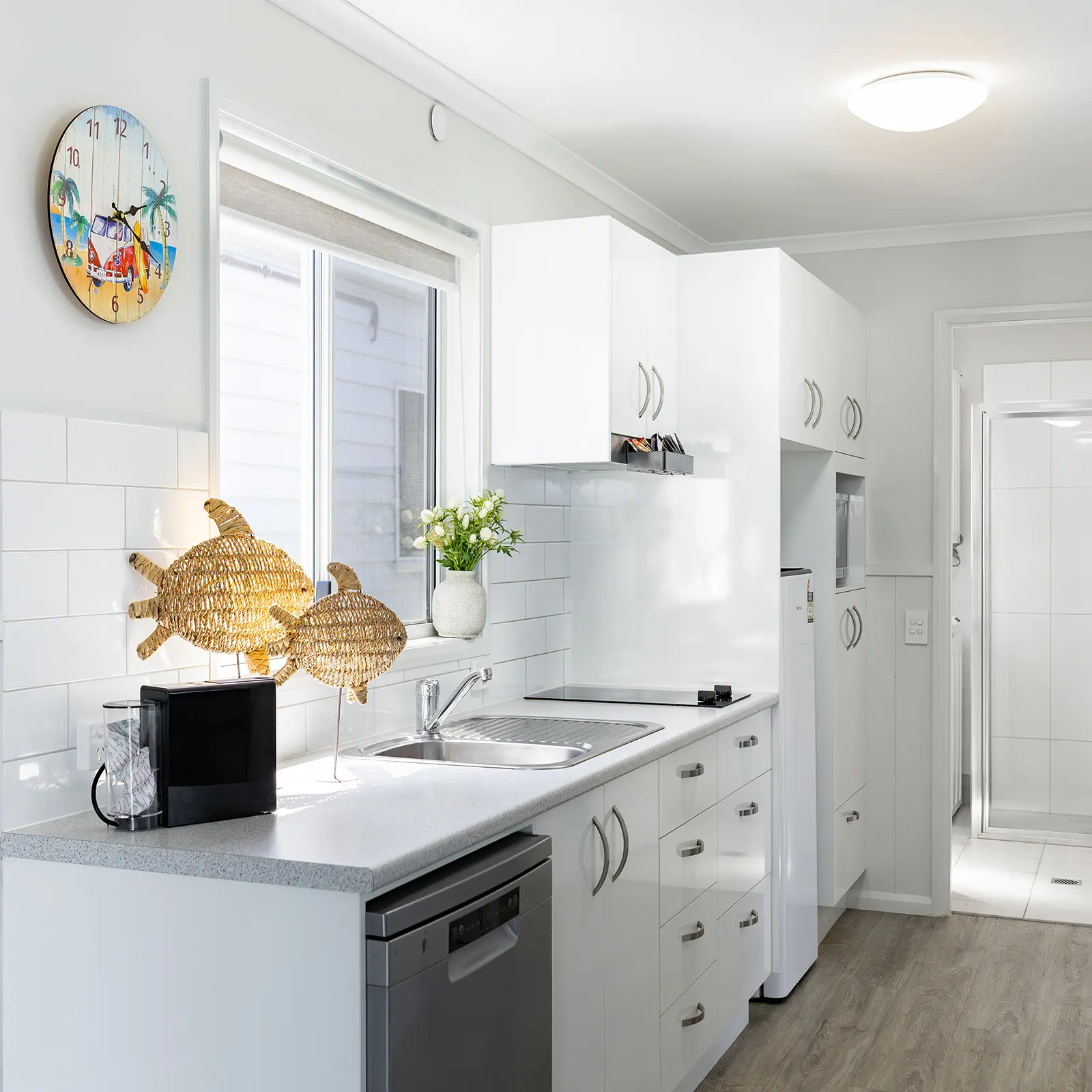 Pet friendly cabin Nambucca Heads kitchenette with dishwasher
