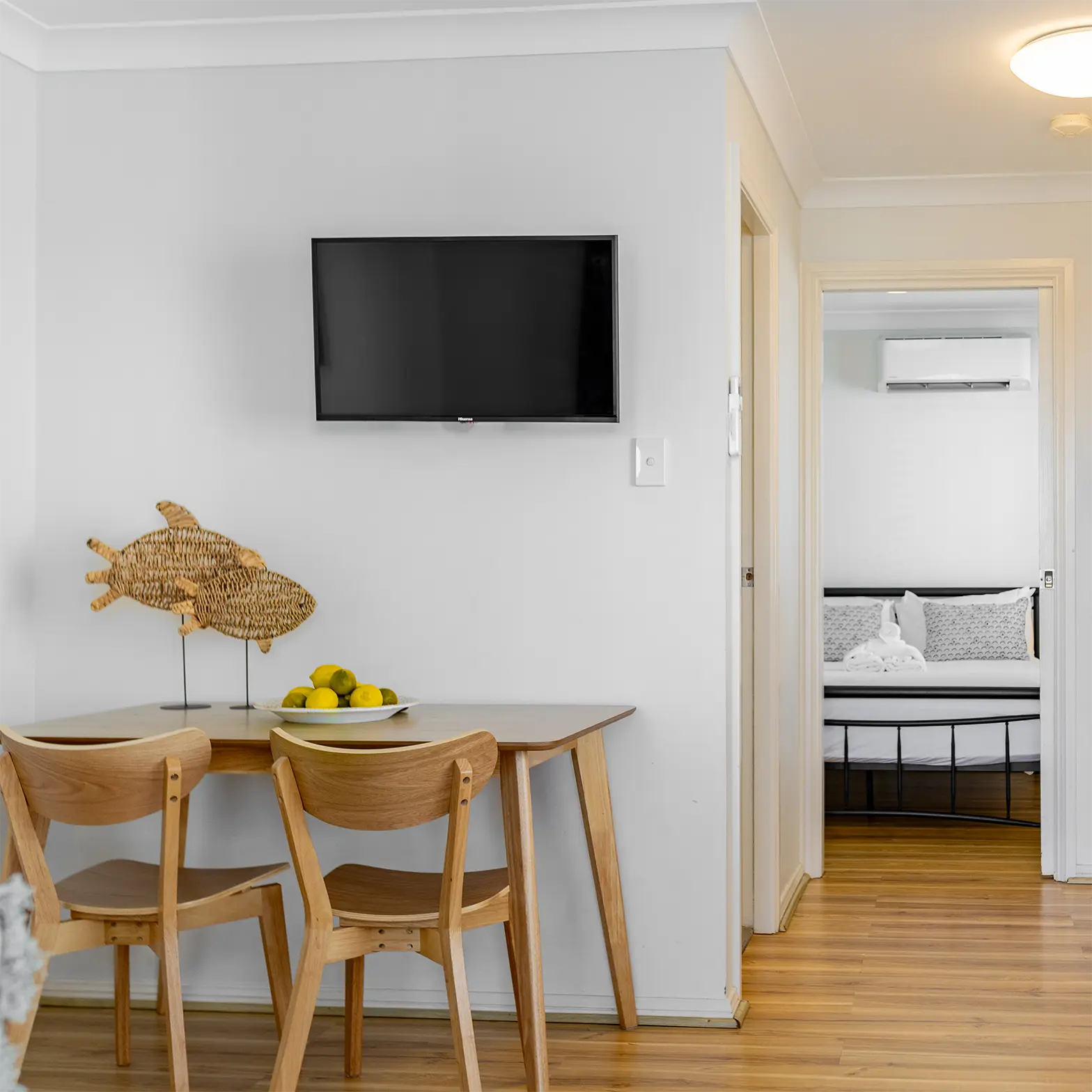 Deluxe 1 bedroom cabin Nambucca Heads kitchenette