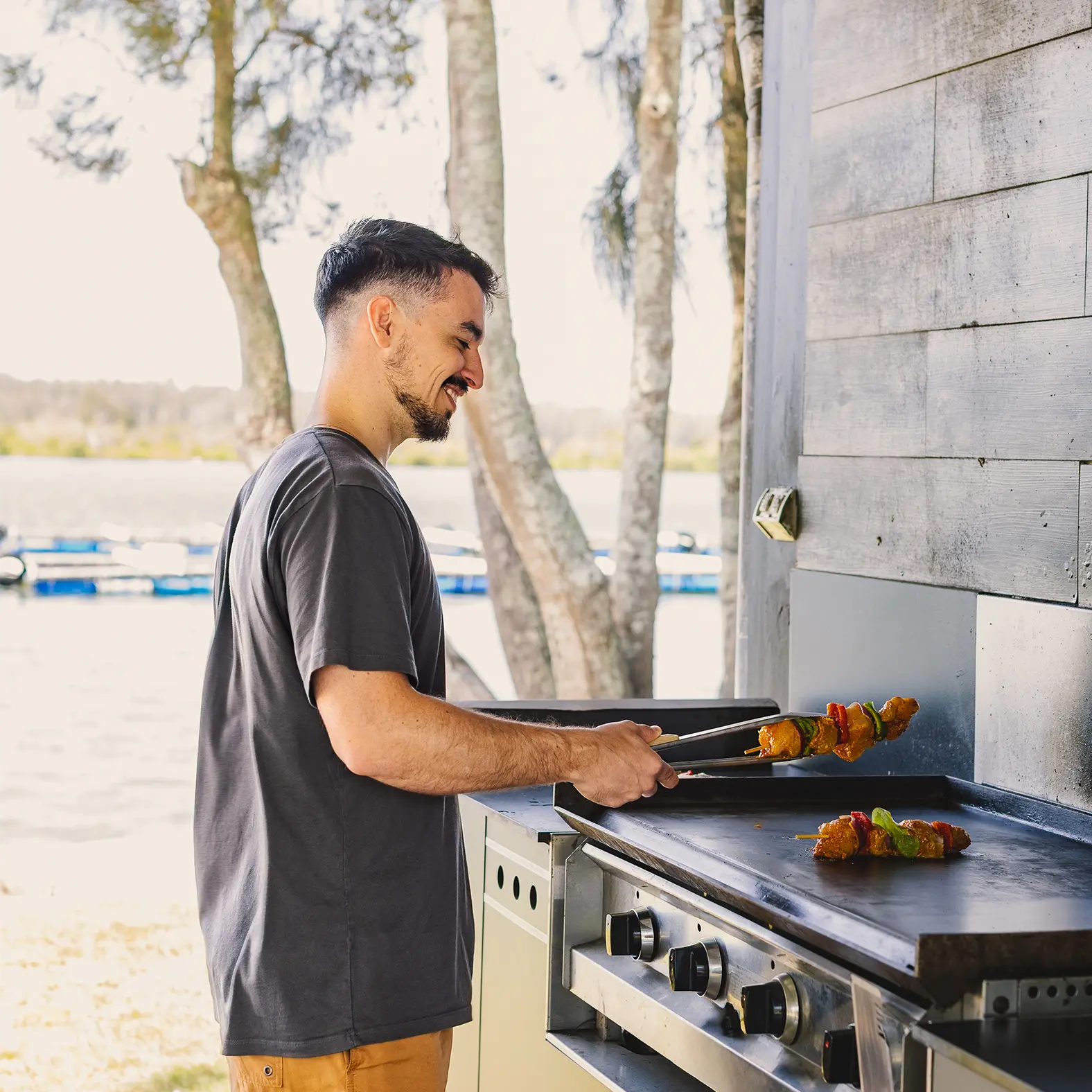 Kingfisher deluxe riverfront cabin Nambucca Heads exterior