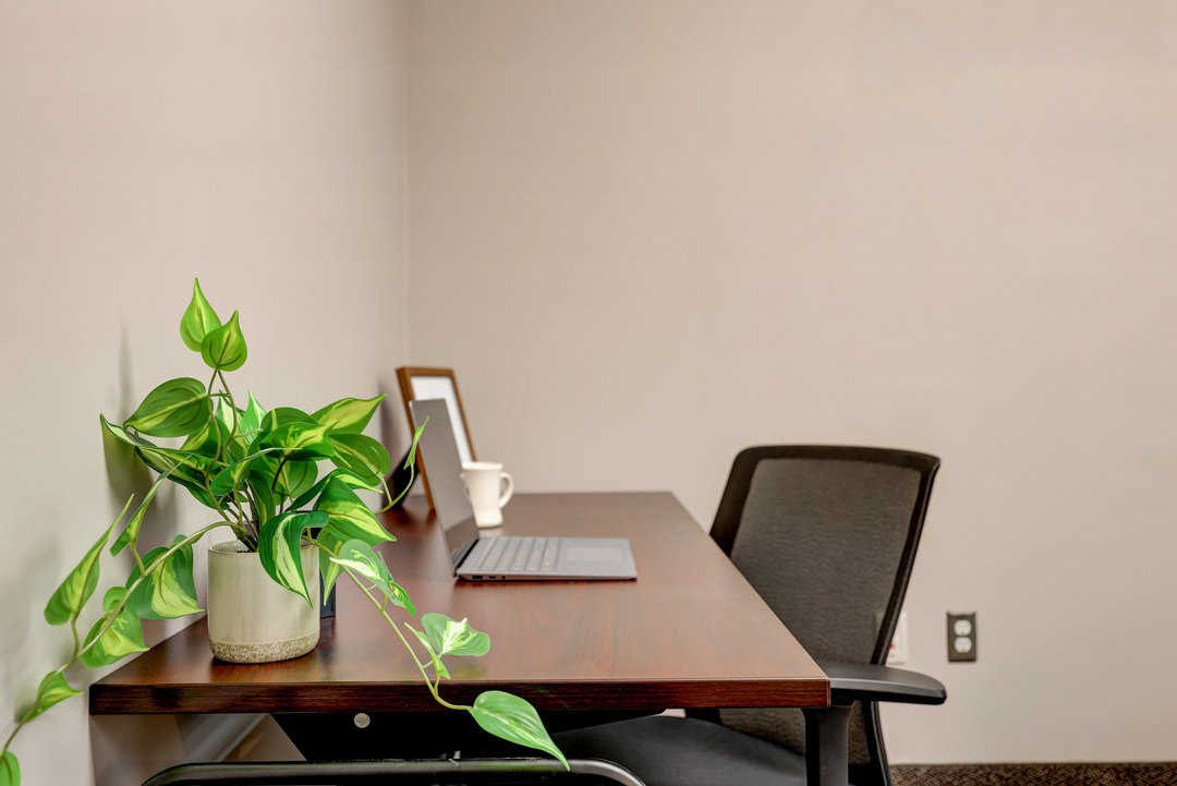 Multi-desk workspace for focused daily use