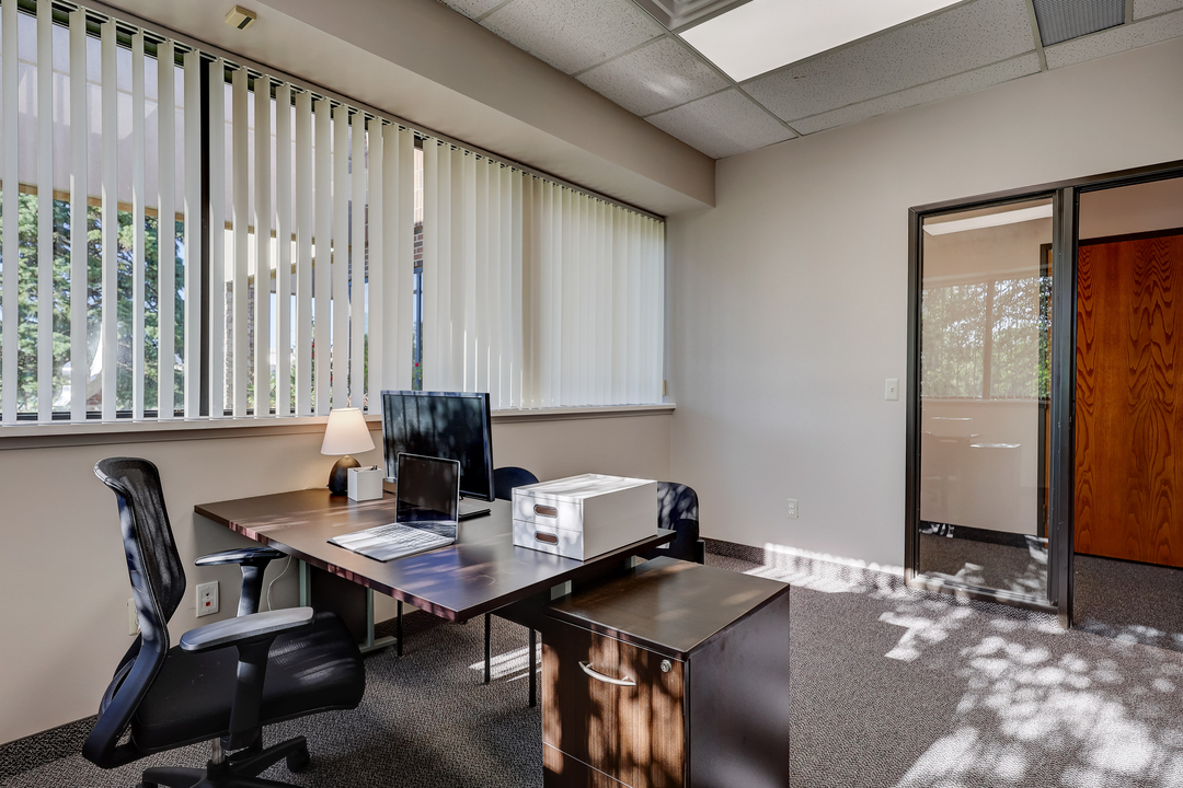 Quiet room for team meetings and video calls