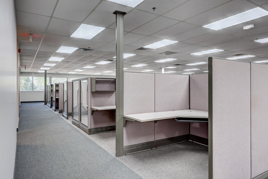 Large floor plan that can support training tables
