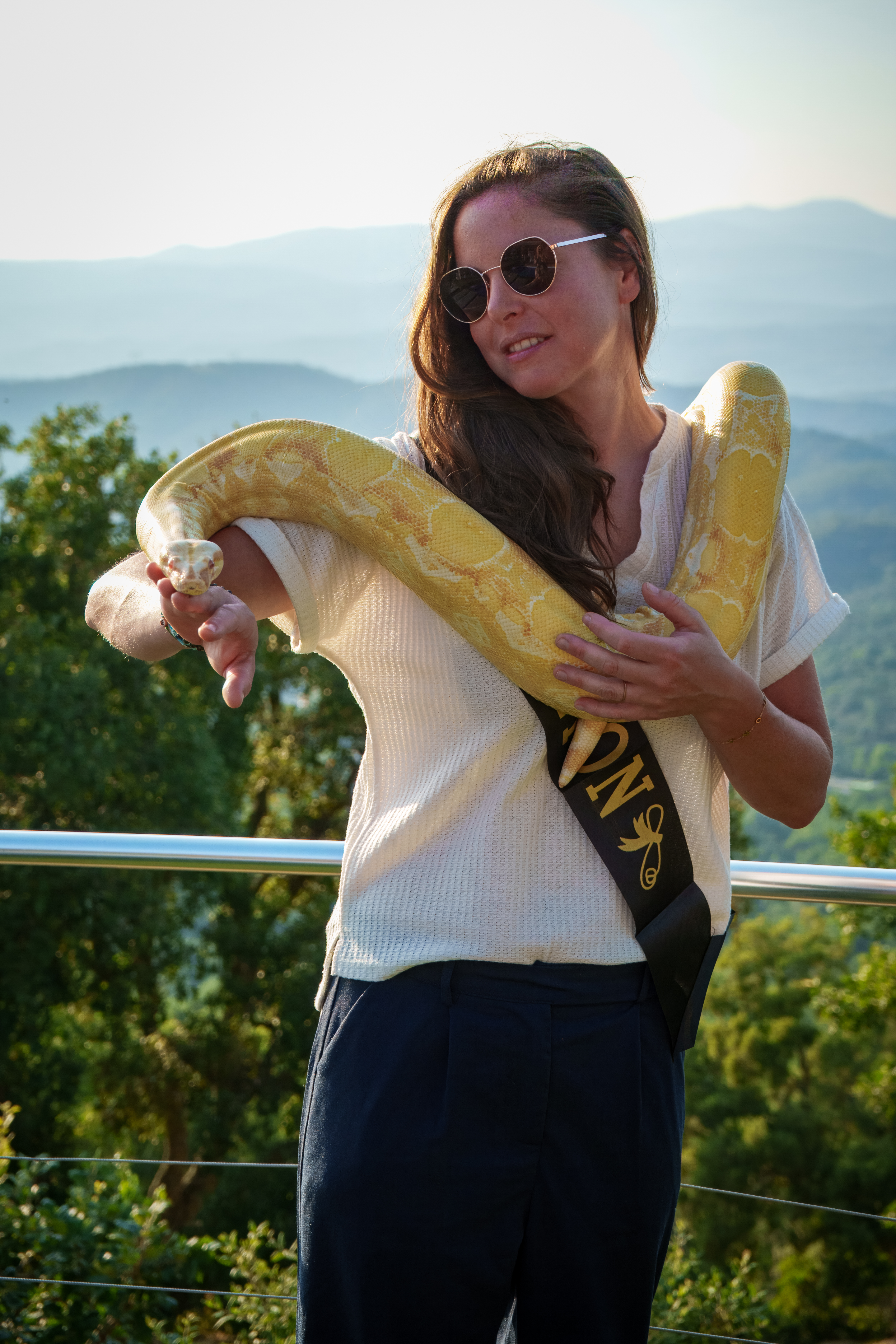 Marine Rémy, communicatrice animalière, en pleine nature