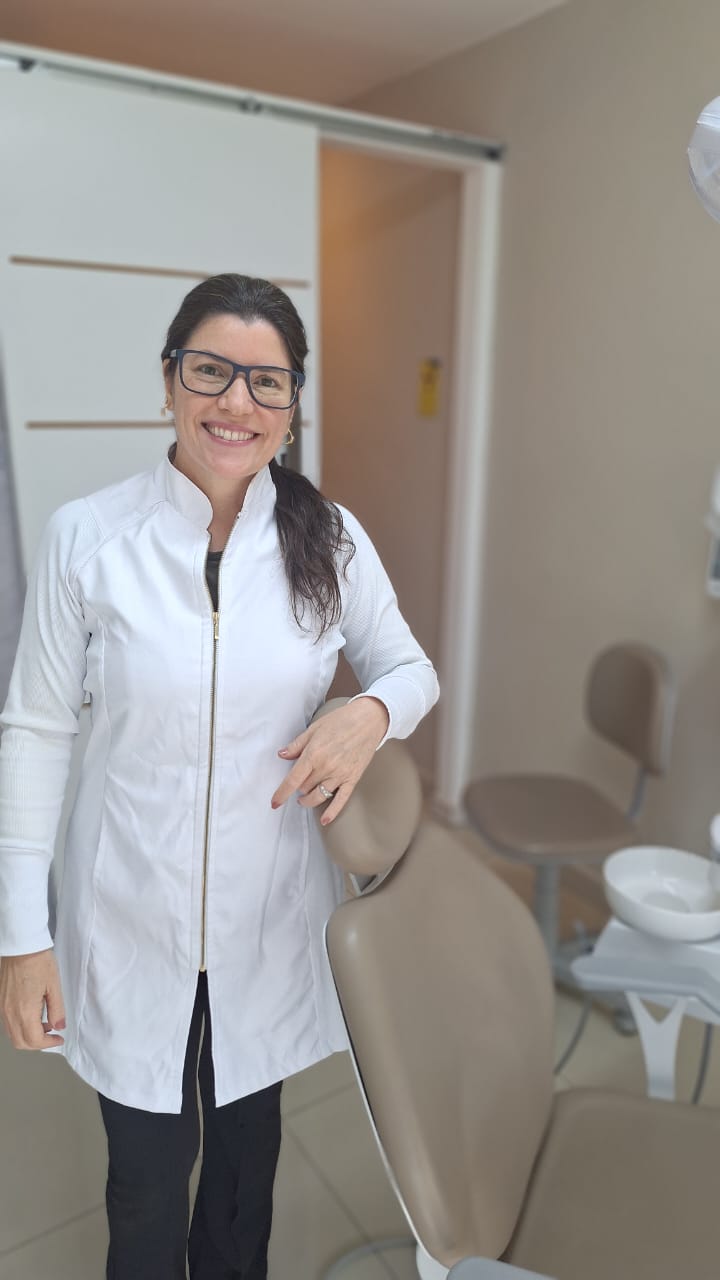 Dra. Maylis Guitton em atendimento